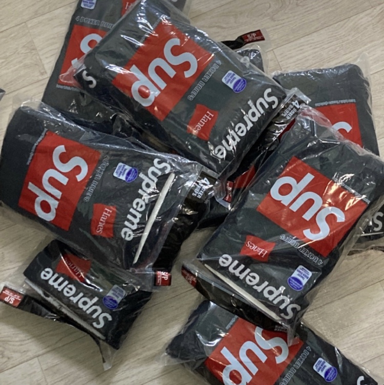 Supreme Hanes Boxer Briefs Black (4 Pack) 착용 스타일