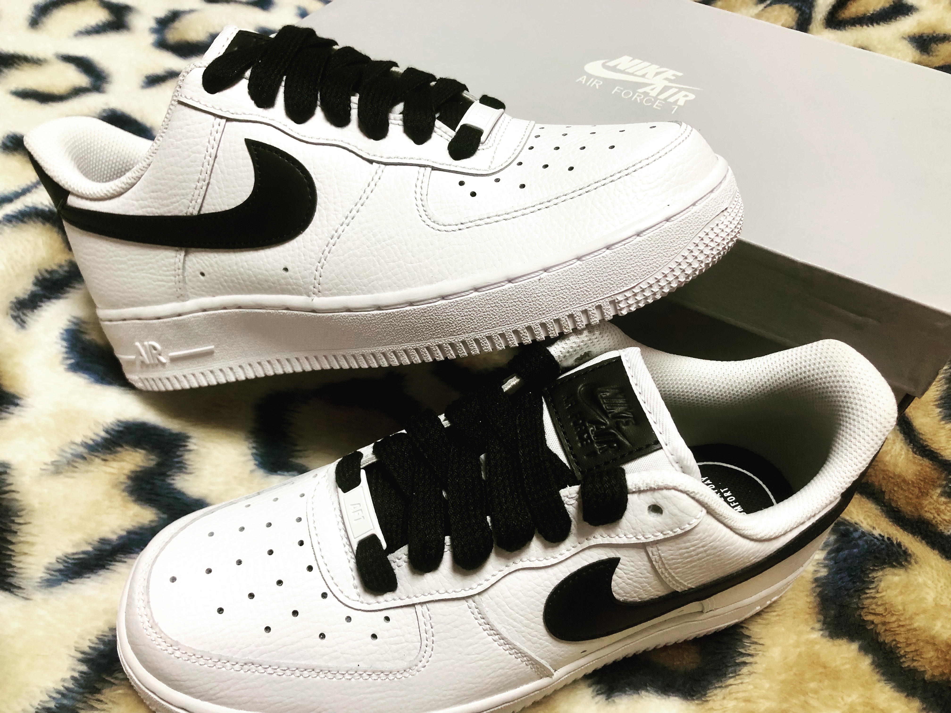 (W) Nike Air Force 1 '07 Low White Black 착용 스타일