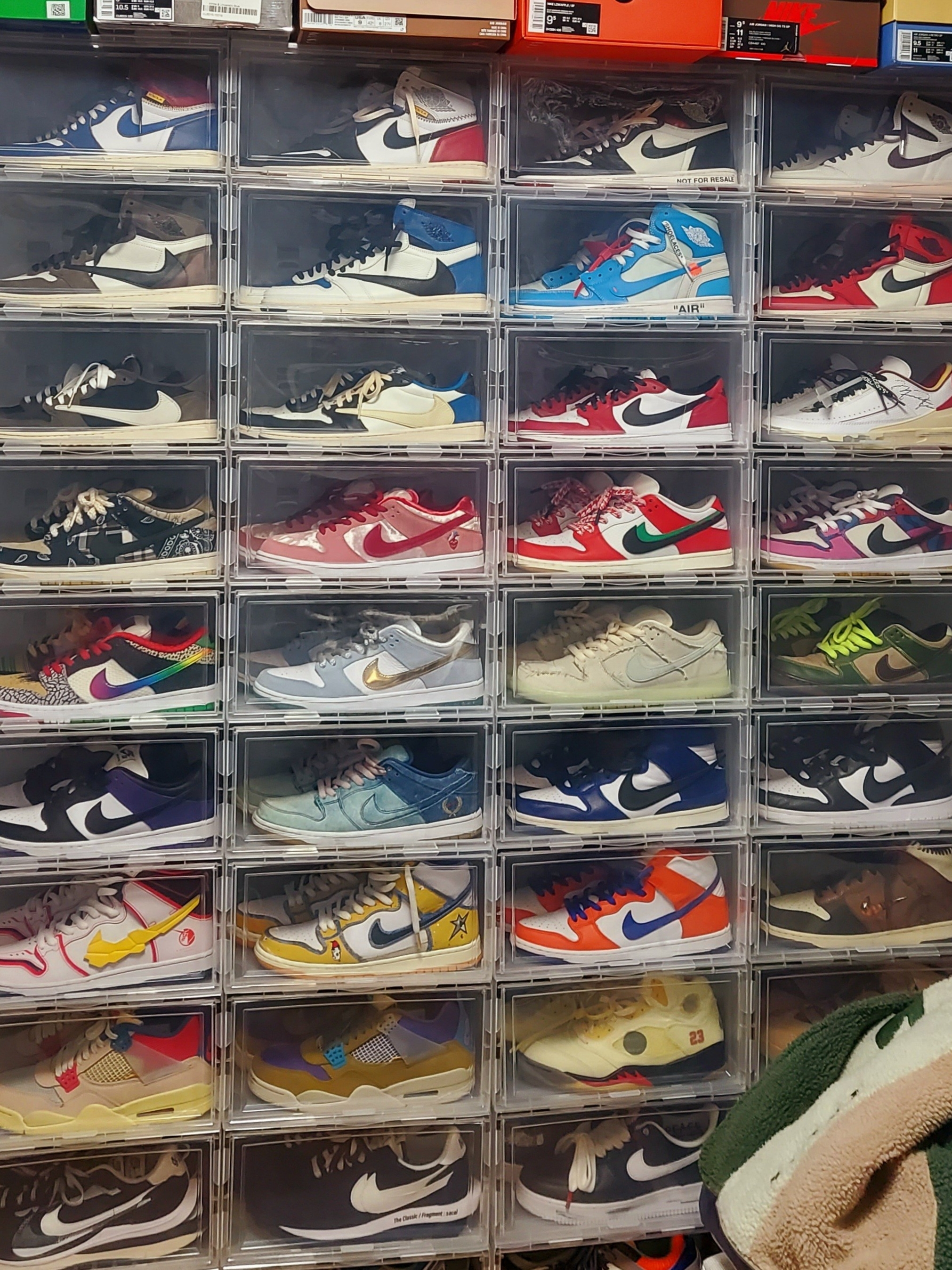 Jordan 1 x Travis Scott x Fragment Retro Low OG SP Military Blue, Jordan 1 x Travis Scott Retro High OG SP Mocha 착용 스타일 - 2
