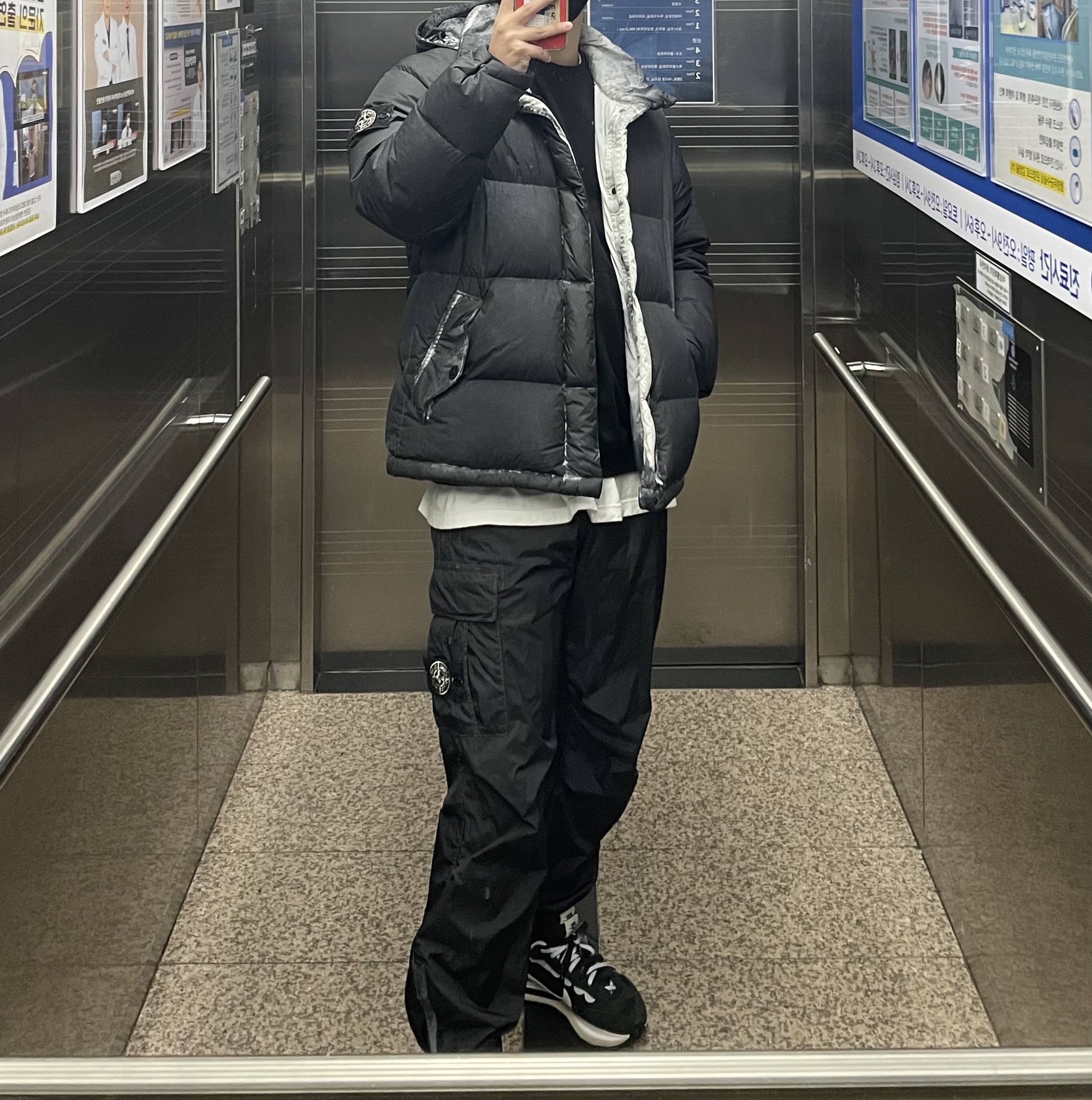 Supreme x Stone Island Painted Camo Crinkle Down Jacket Black - 20FW, Supreme x Stone Island Painted Camo Nylon Cargo Pants Black - 20FW 착용 스타일