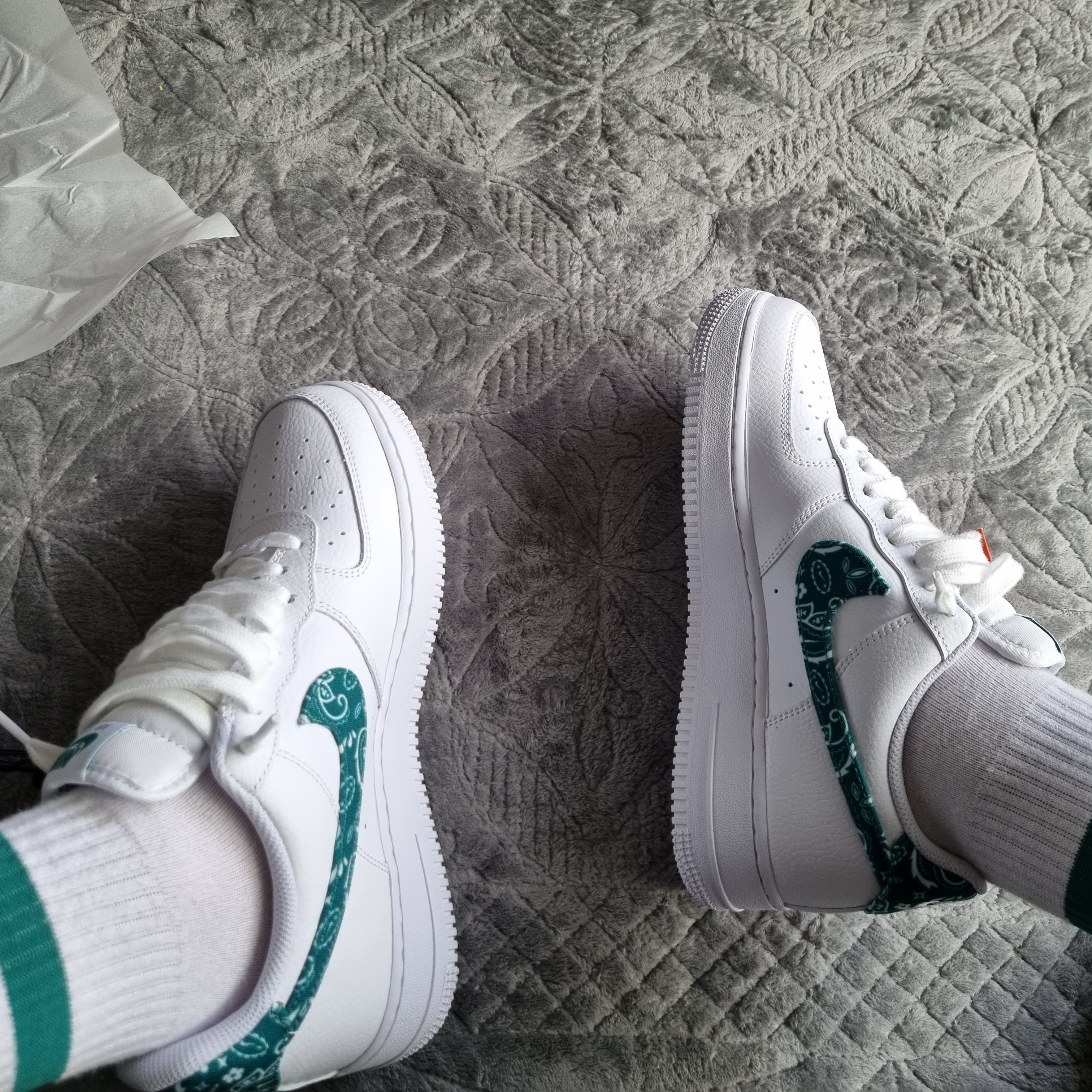 (W) Nike Air Force 1 '07 Essential Paisley Swoosh White Malachite 착용 스타일