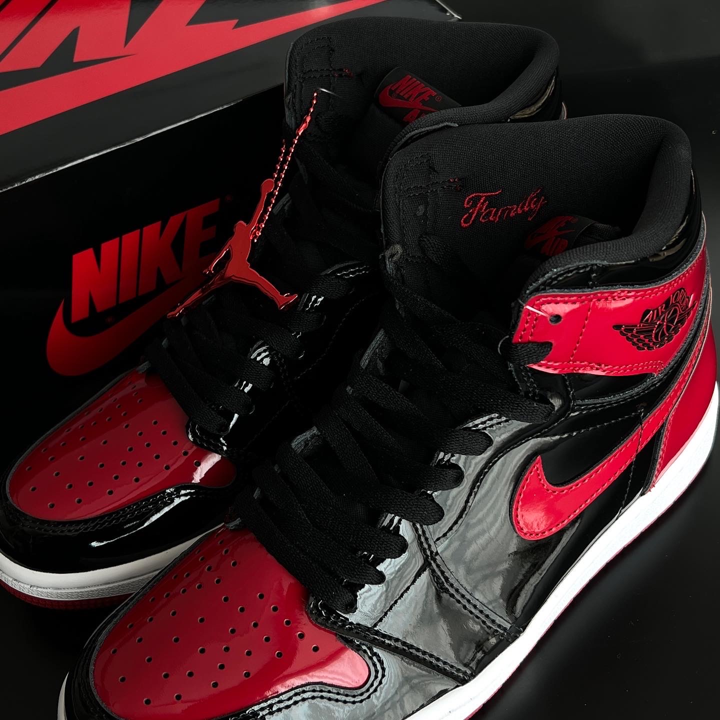 Jordan 1 Retro High OG Patent Bred 착용 스타일 - 5