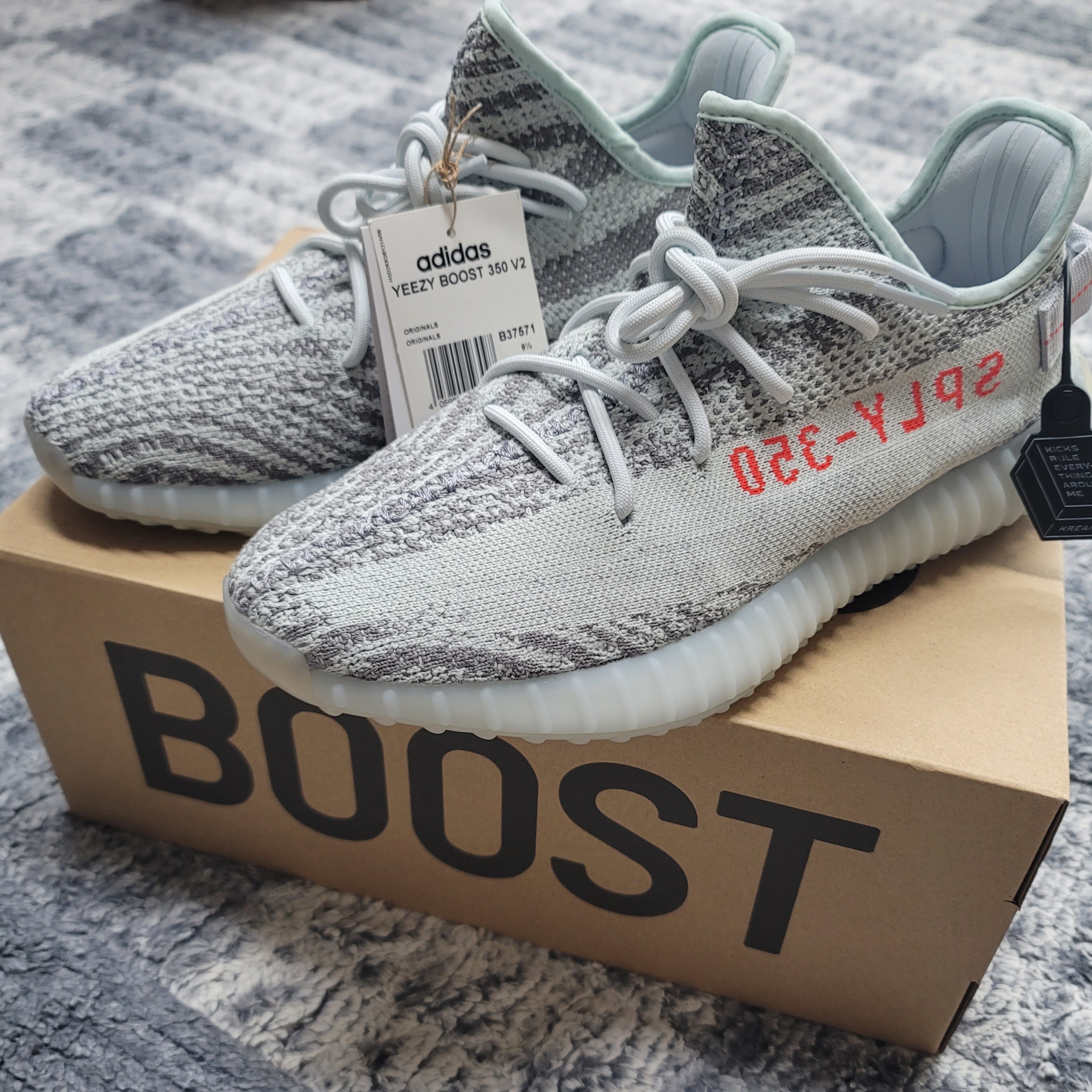 Adidas Yeezy Boost 350 V2 Blue Tint 2017 착용 스타일