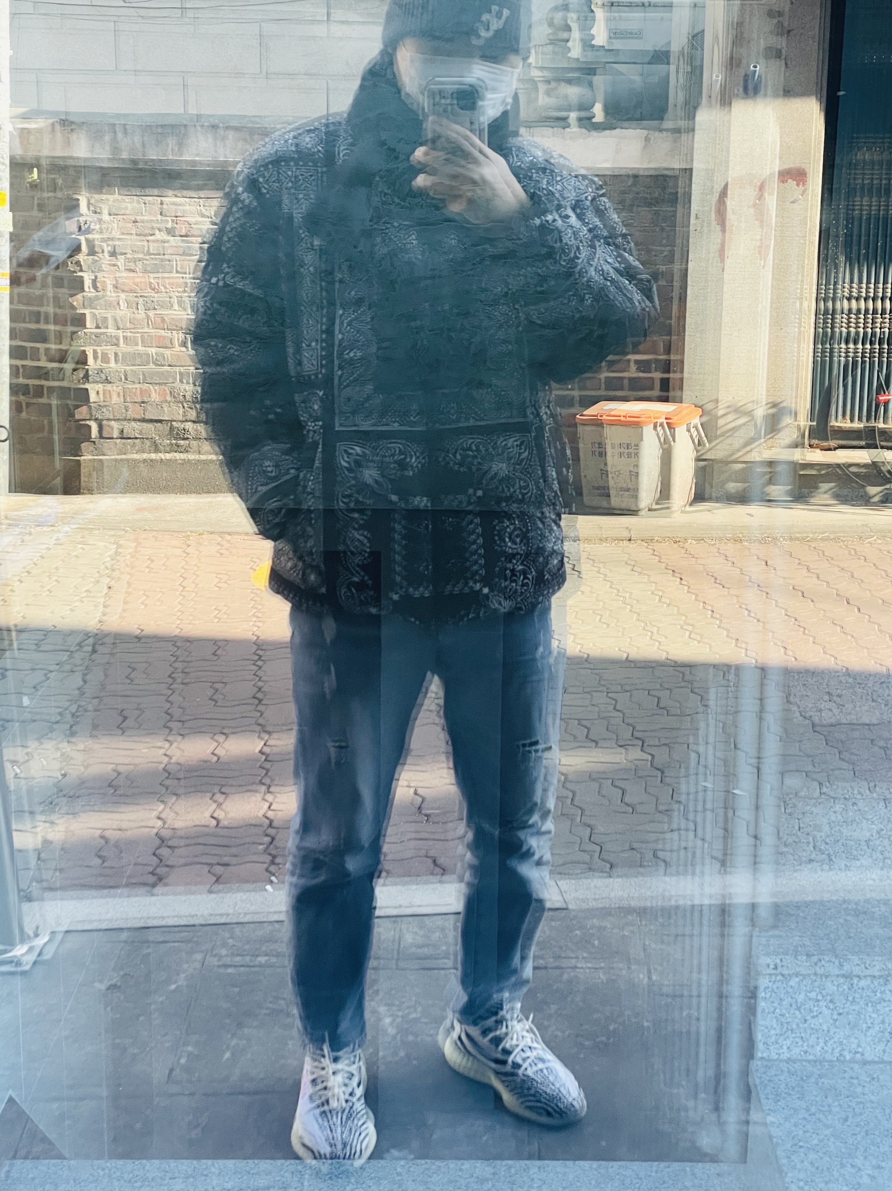 Adidas Yeezy Boost 350 V2 Zebra 2017/2019/2020, The North Face Novelty Lofty Down Jacket Real Black 착용 스타일
