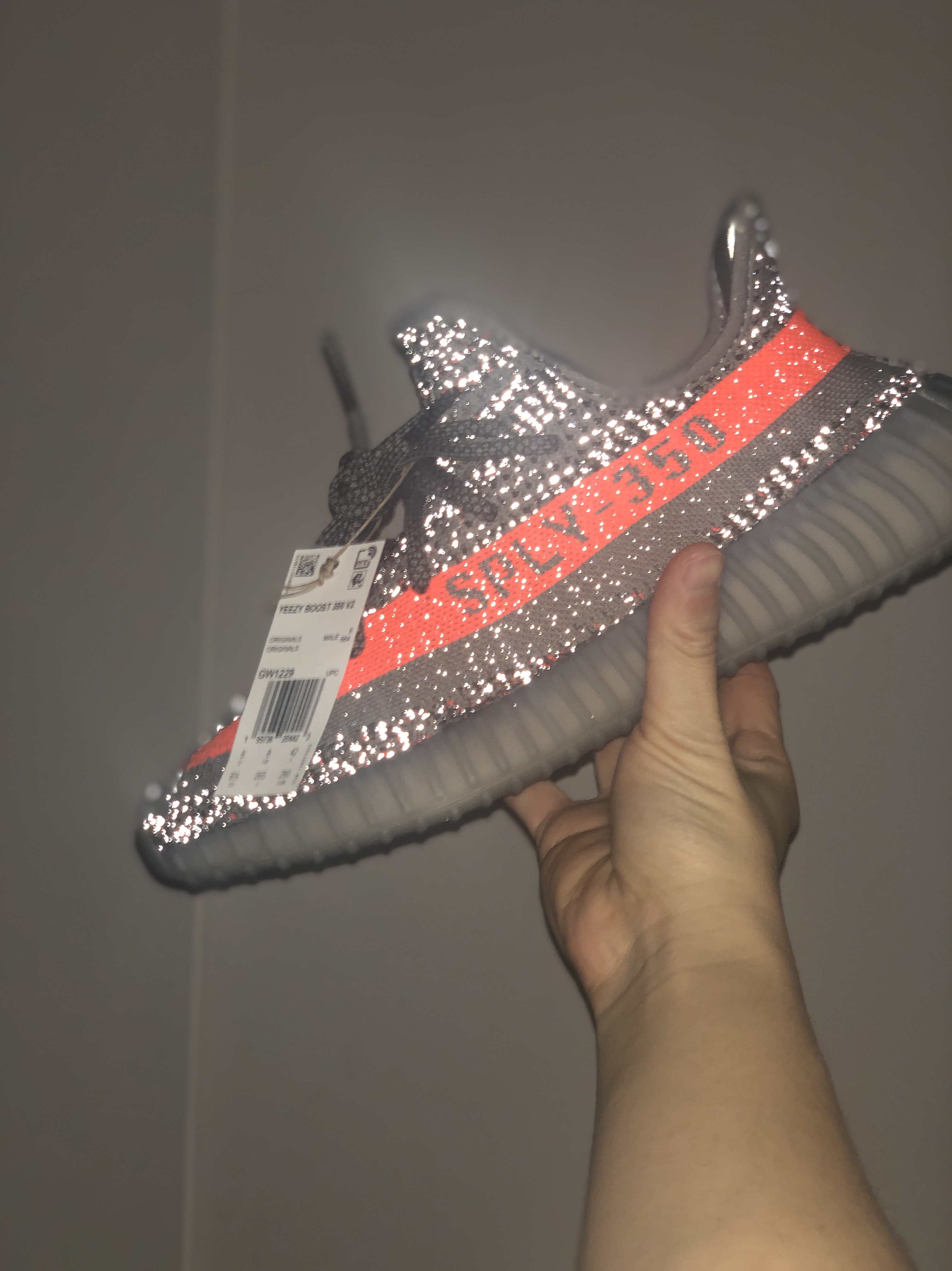 Adidas Yeezy Boost 350 V2 Beluga - Reflective 착용 스타일 - 2