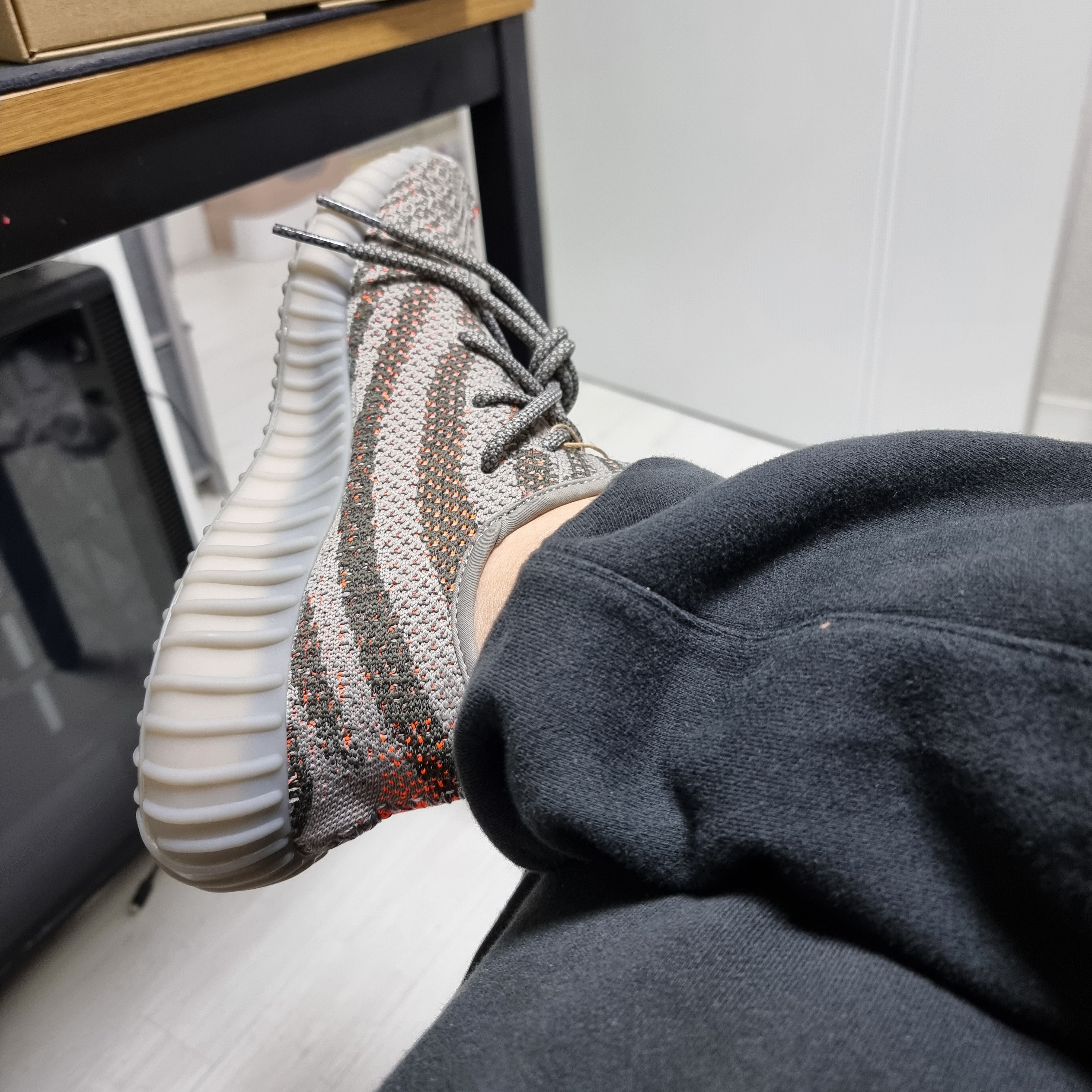Adidas Yeezy Boost 350 V2 Beluga - Reflective 착용 스타일 - 2