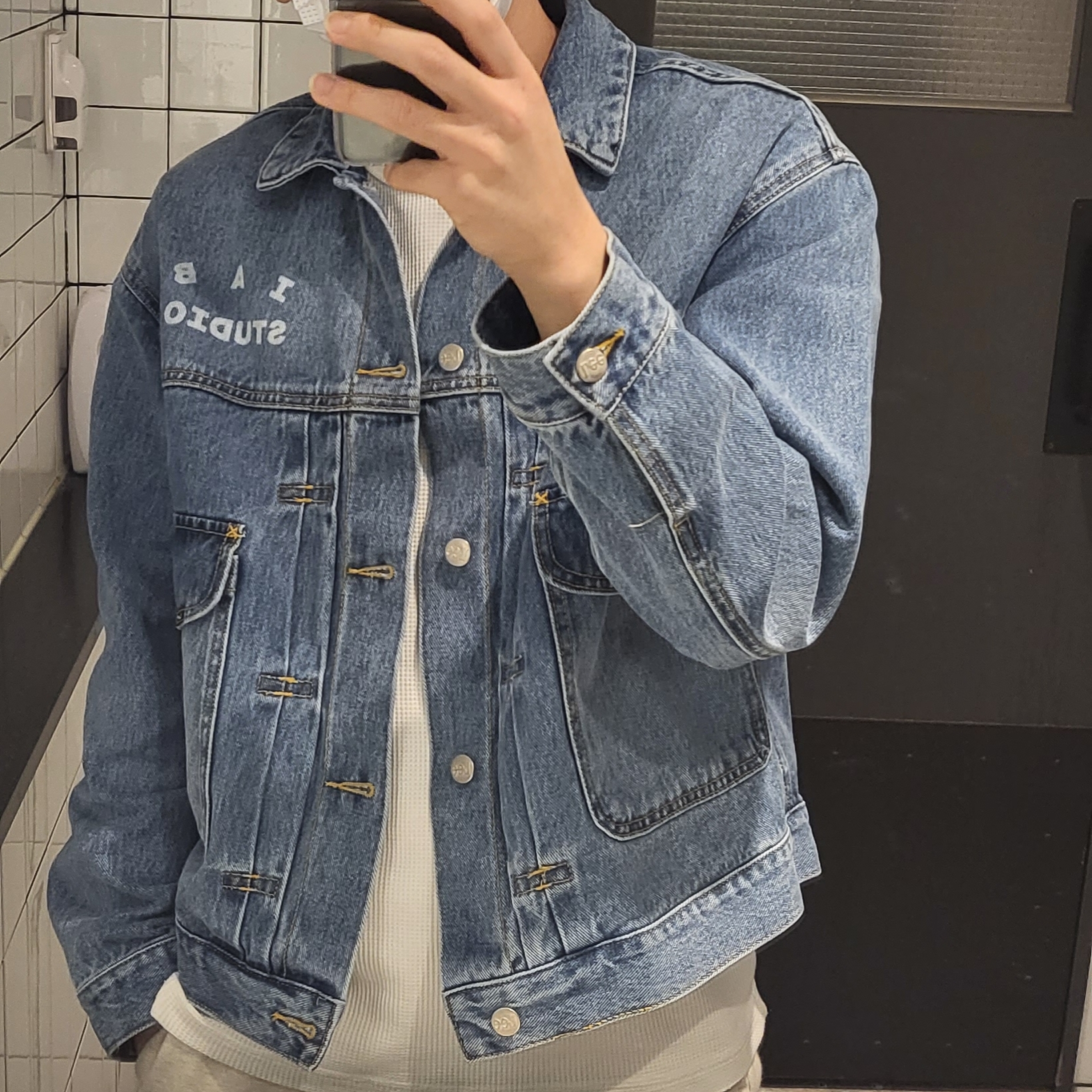IAB Studio x Lee Denim Jacket Indigo Indigo Medium 착용 스타일