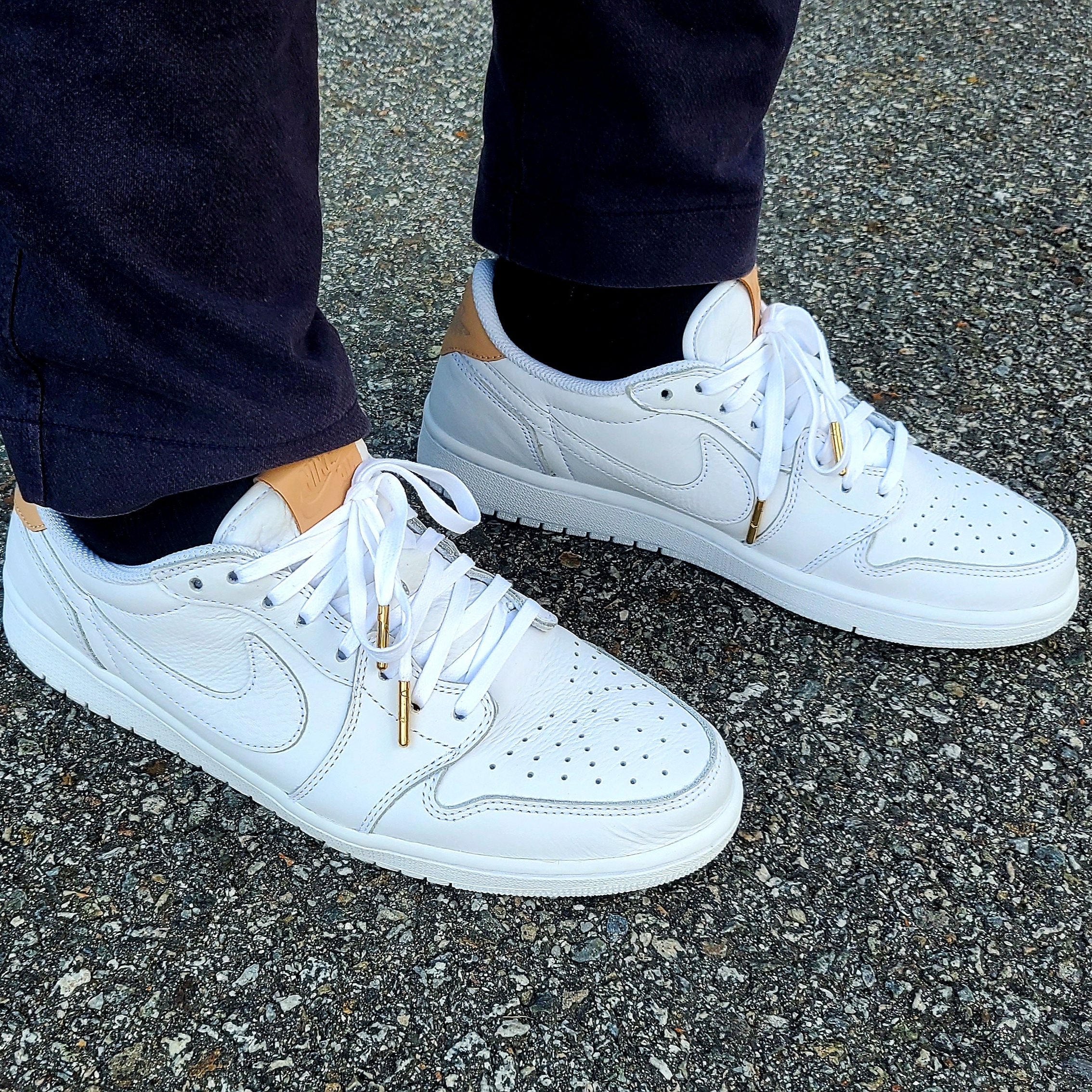 Nike x Sacai x Fragment LDWaffle Blackened Blue, Jordan 1 Retro Low OG Premium White Tan 착용 스타일 - 2