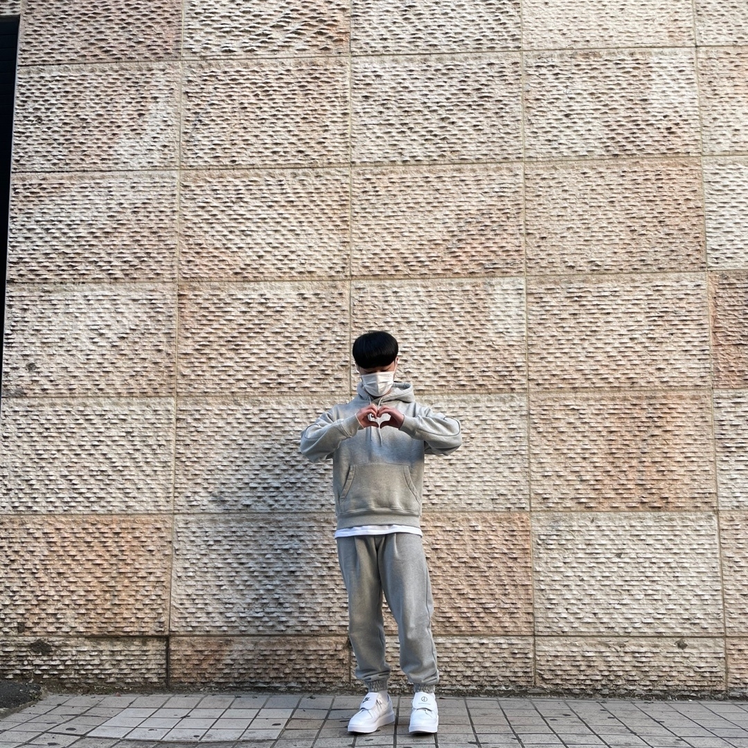 Nike x Peaceminusone Kwondo1 White, Nike x Drake Nocta Cardinal Stock Essential Hoodie Grey - US/EU 착용 스타일