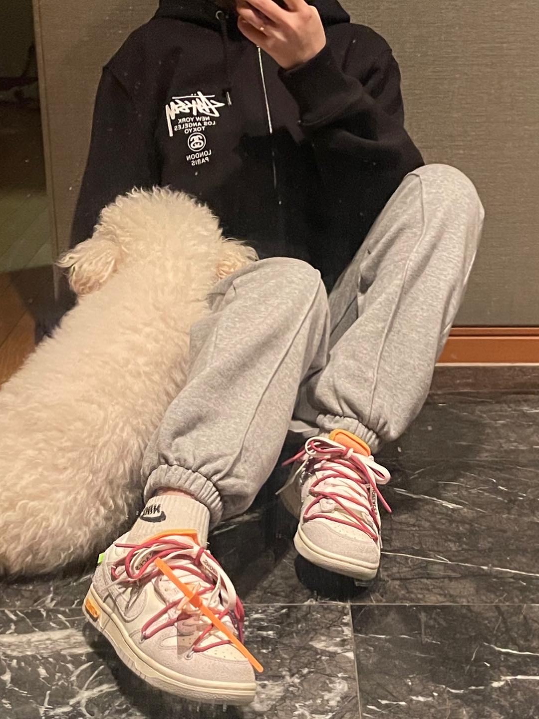 Stussy World Tour Zip Hoodie Black 2021, Nike x Off-White Dunk Low The 50 - Lot 35 착용 스타일 - 1