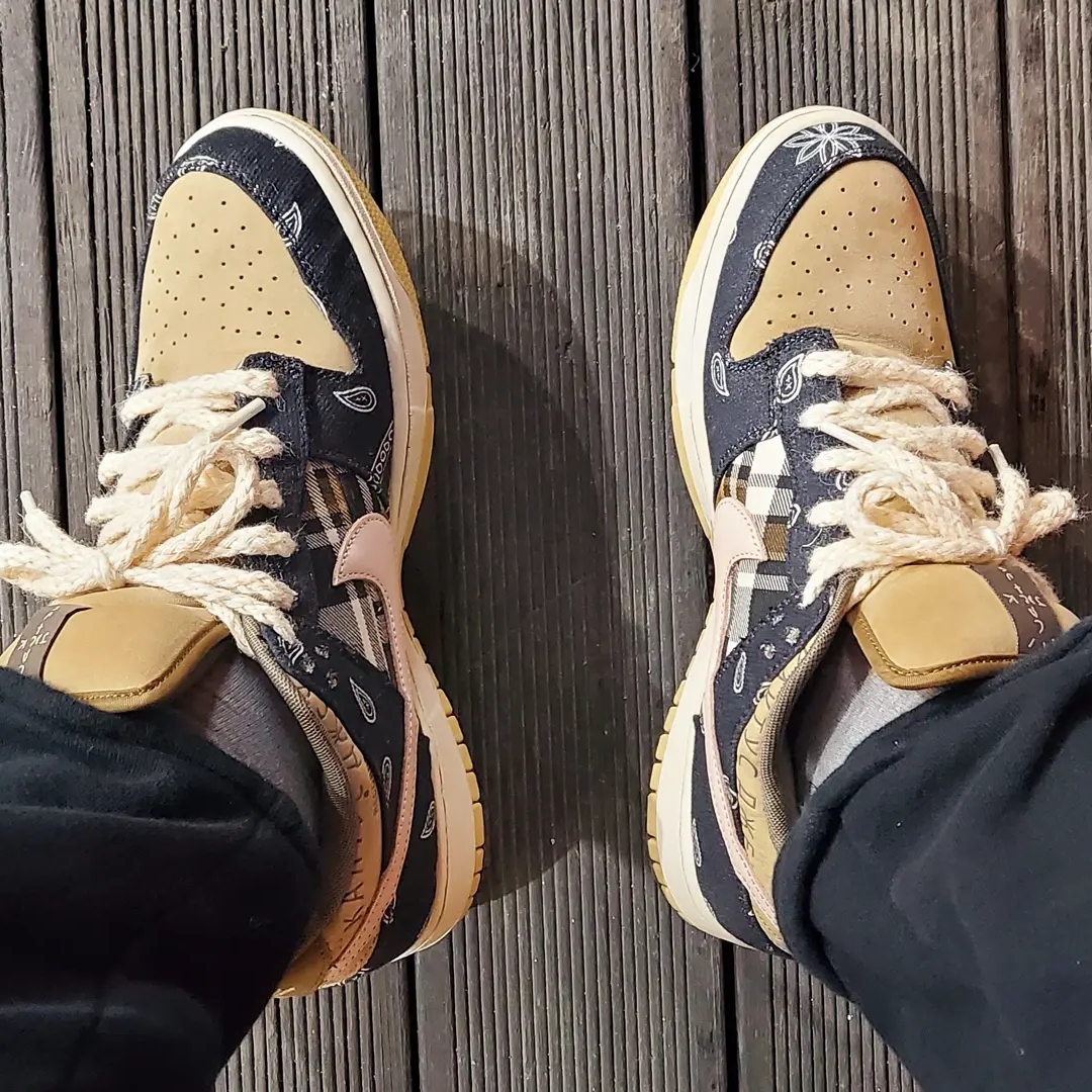 Nike x Travis Scott SB Dunk Low, Nike x Carpet Company SB Dunk High PRM QS Royal Pulse 착용 스타일 - 1