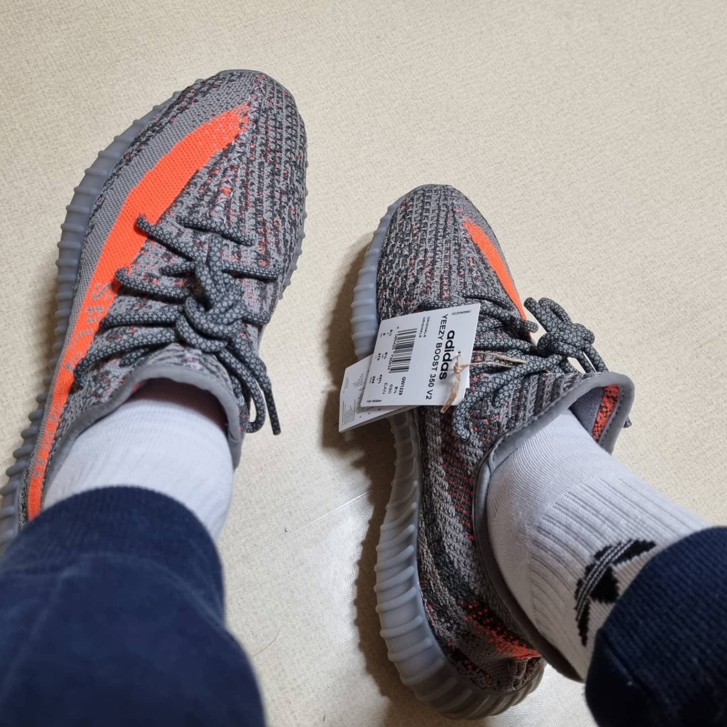 Adidas Yeezy Boost 350 V2 Beluga - Reflective 착용 스타일 - 2