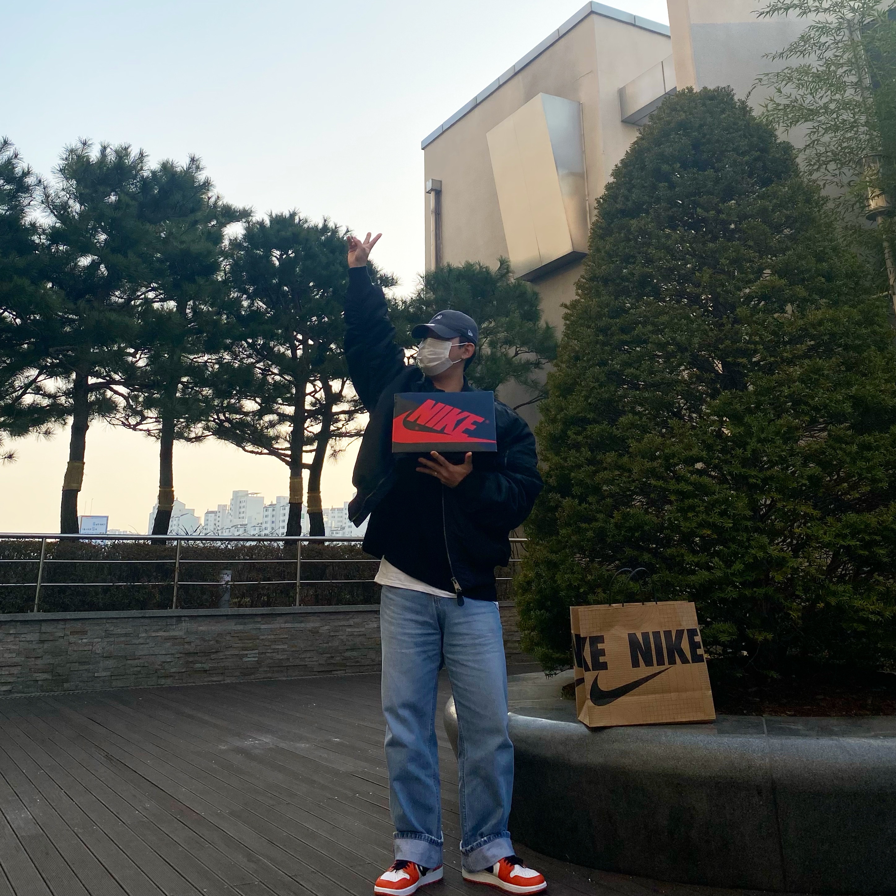 Jordan 1 Retro High OG Patent Bred, Jordan 1 Low OG Starfish 착용 스타일 - 1
