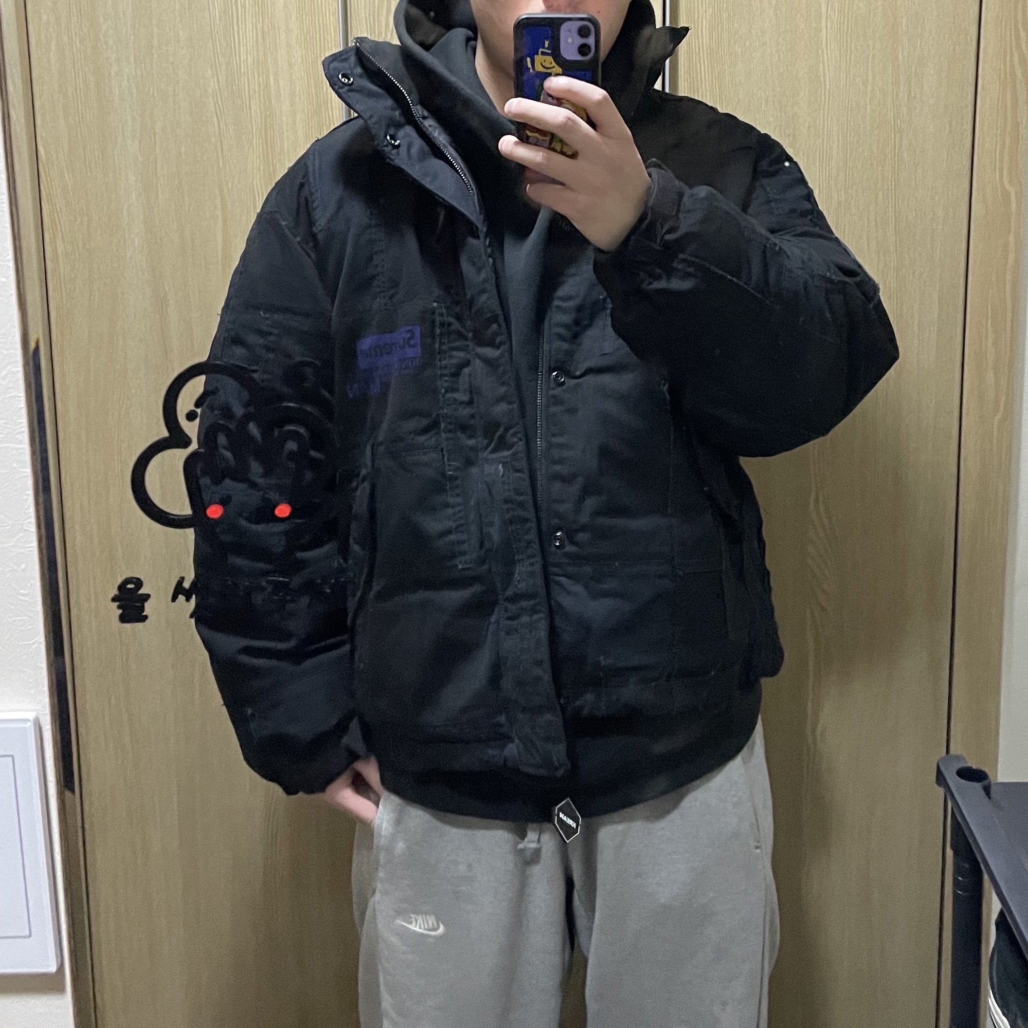 Essentials 3D Silicon Applique Pullover Hoodie Dark Slate/Black 2020, Supreme x Comme des Garcons Junya Watanabe Man Patchwork Puffy Jacket Black - 21FW 착용 스타일 - 1