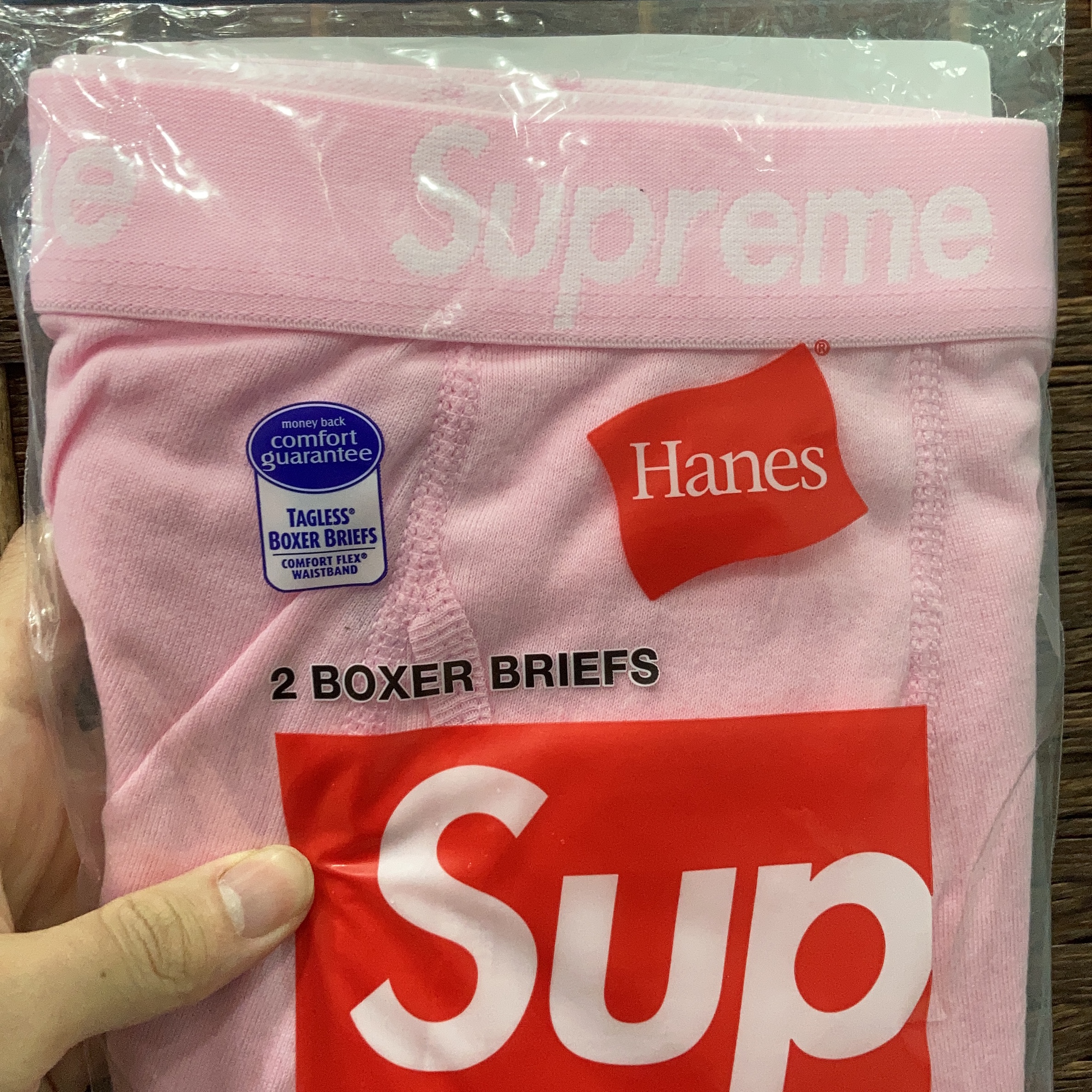 Supreme Hanes Boxer Briefs Pink (2 Pack) 착용 스타일