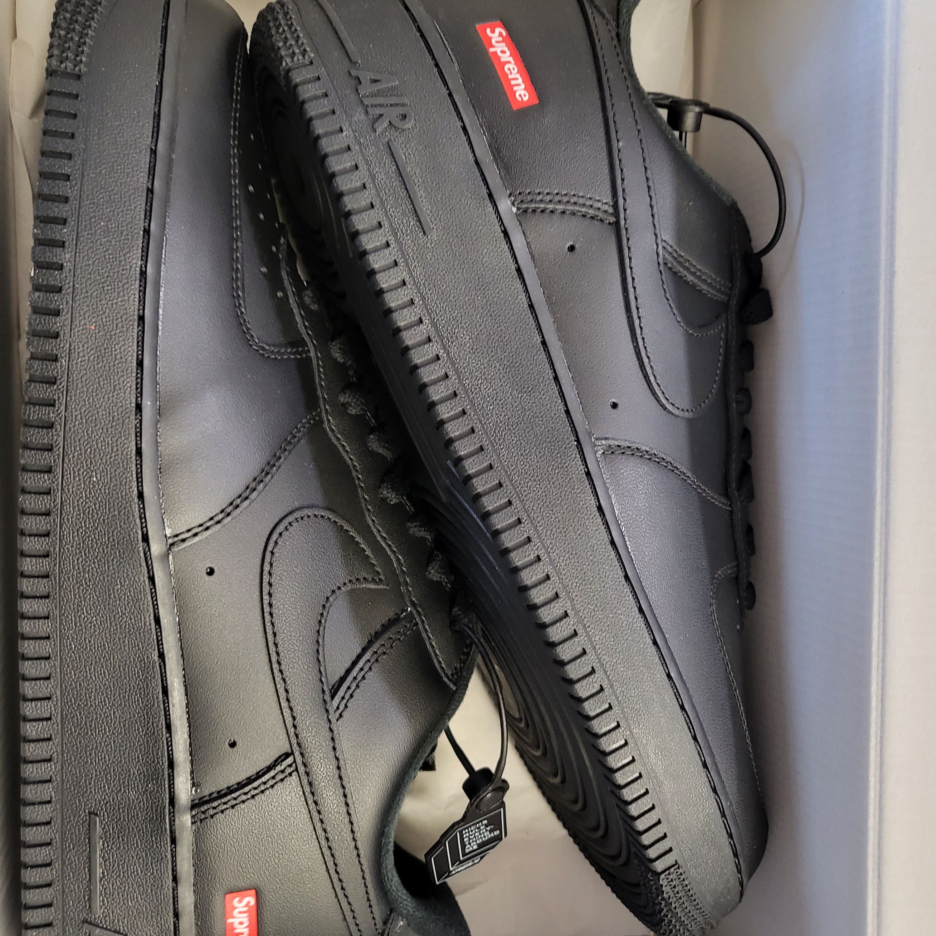 Nike x Supreme Air Force 1 Low Black 착용 스타일