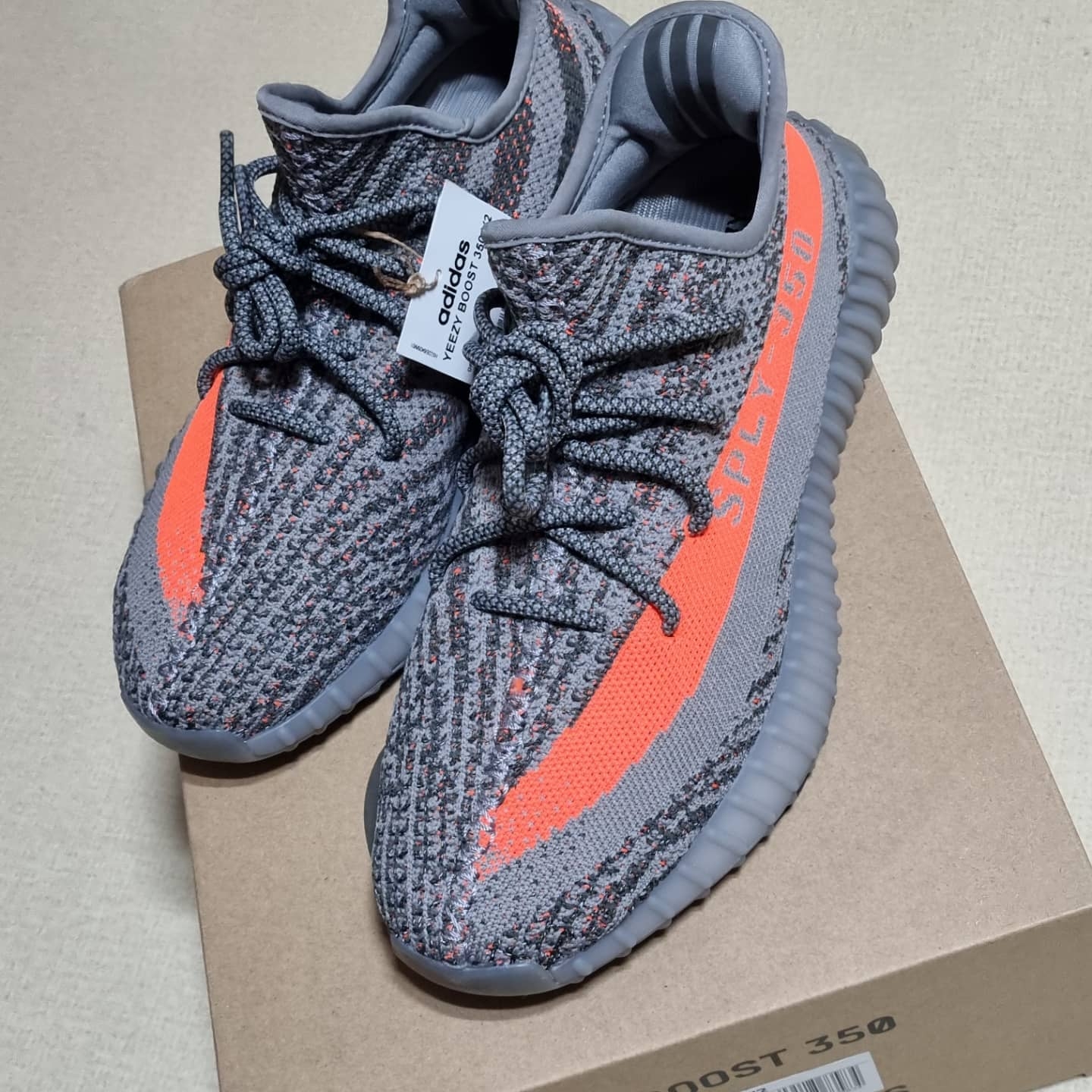 Adidas Yeezy Boost 350 V2 Beluga - Reflective 착용 스타일 - 1