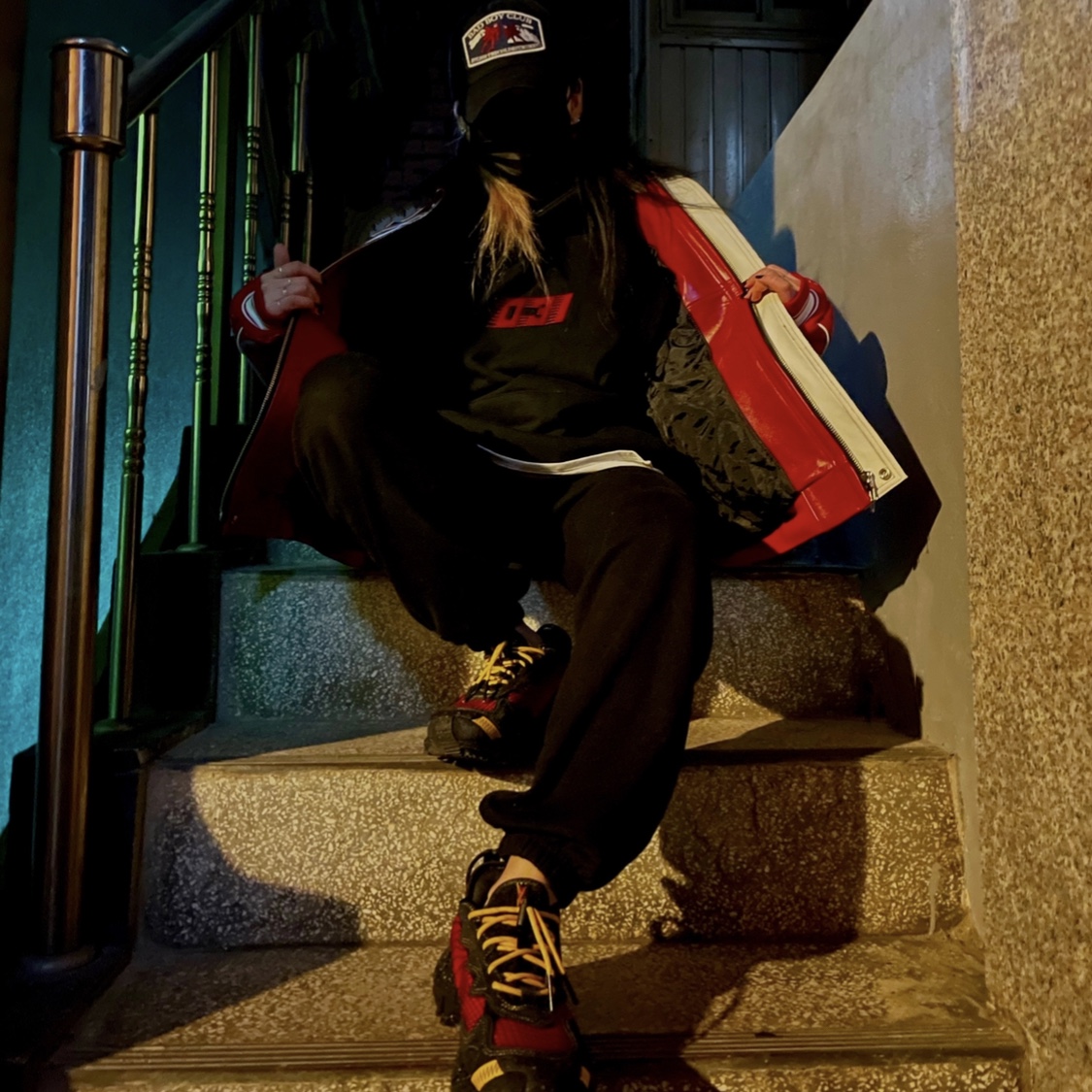 Reebok x A$AP Nast Zig Kinetica II Edge Vector Red Core Black, Darkr8m Studio x Libilly 031 Hoodie Black 착용 스타일 - 2