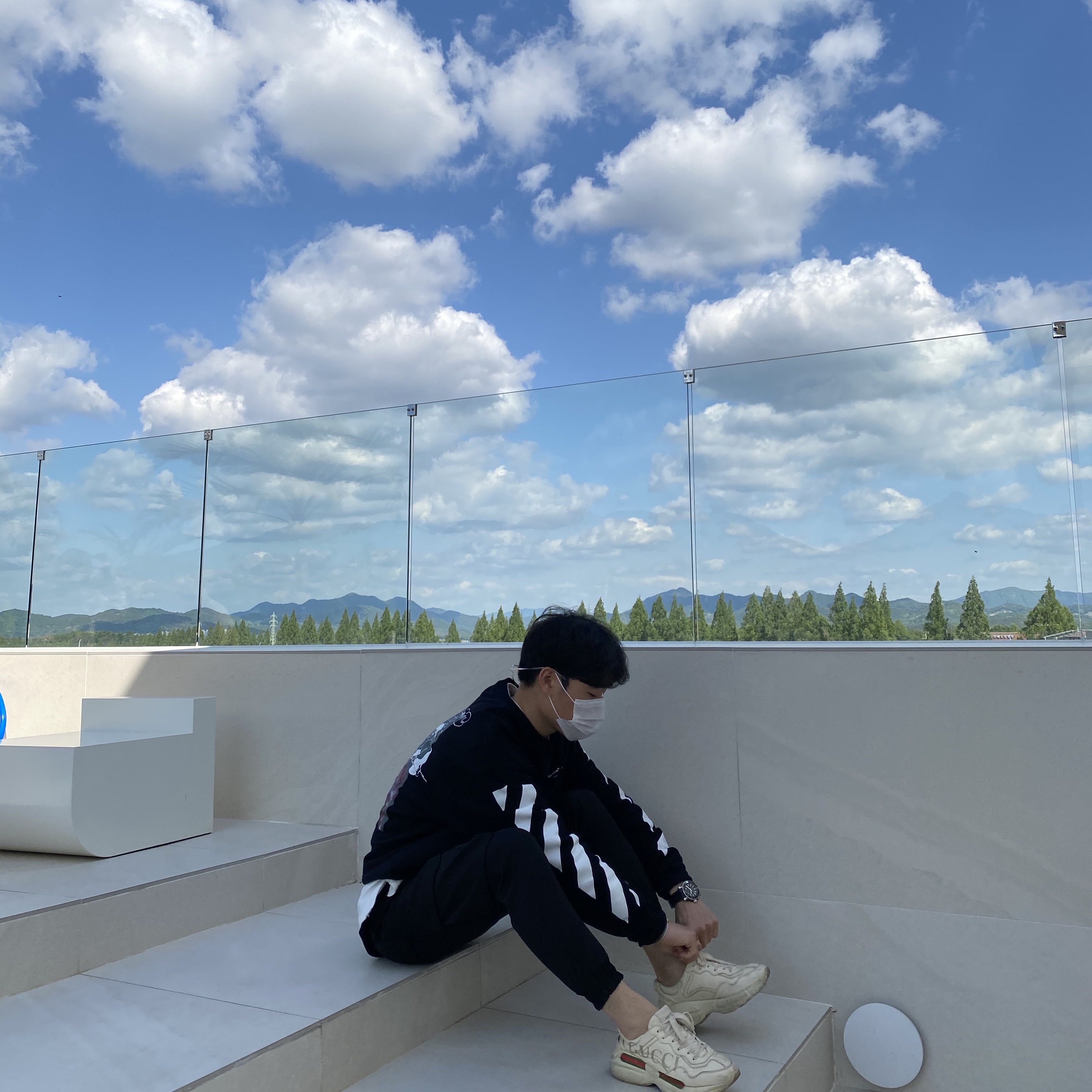 (W) Gucci Rhyton Leather Sneakers Logo 착용 스타일