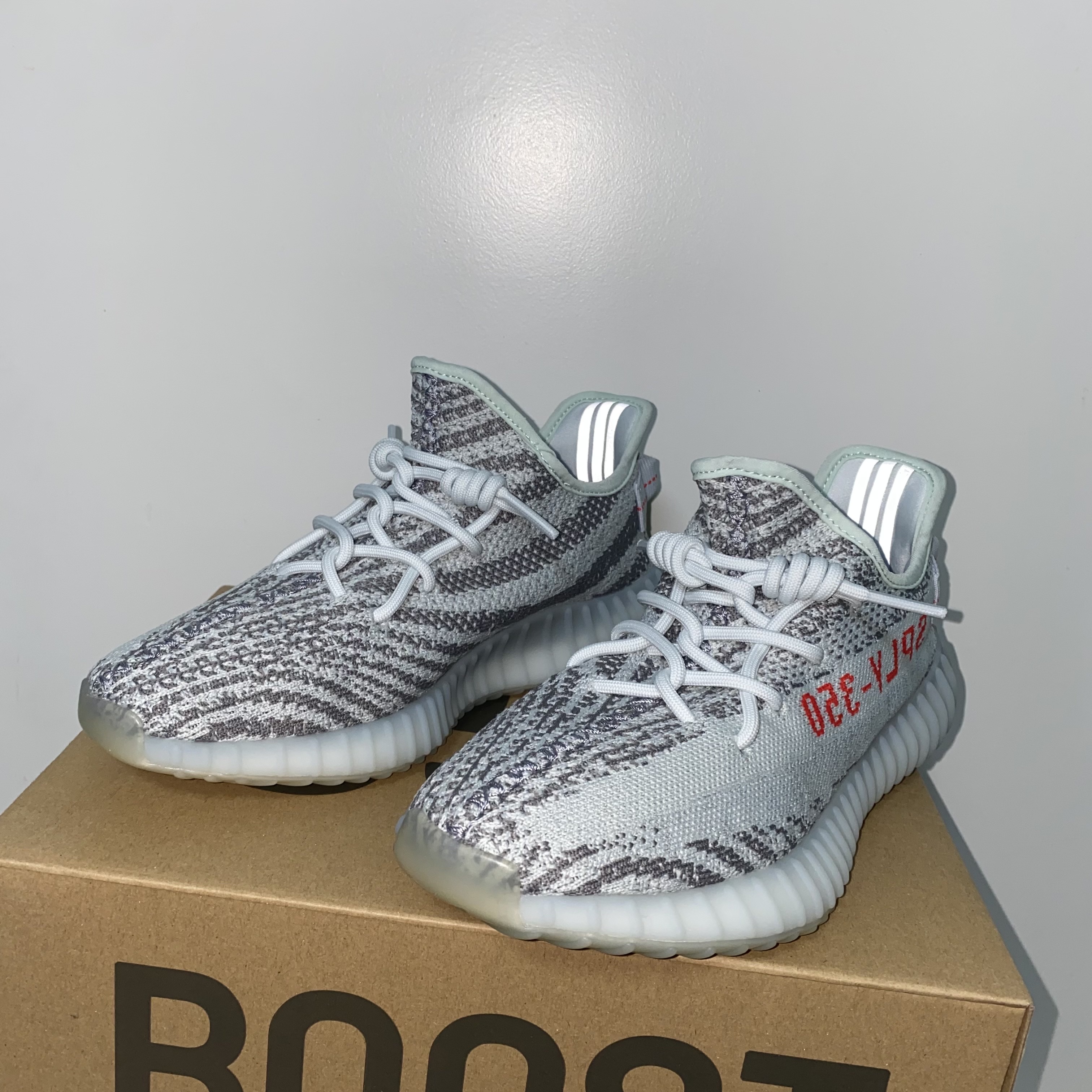 Adidas Yeezy Boost 350 V2 Blue Tint 2017 착용 스타일 - 2