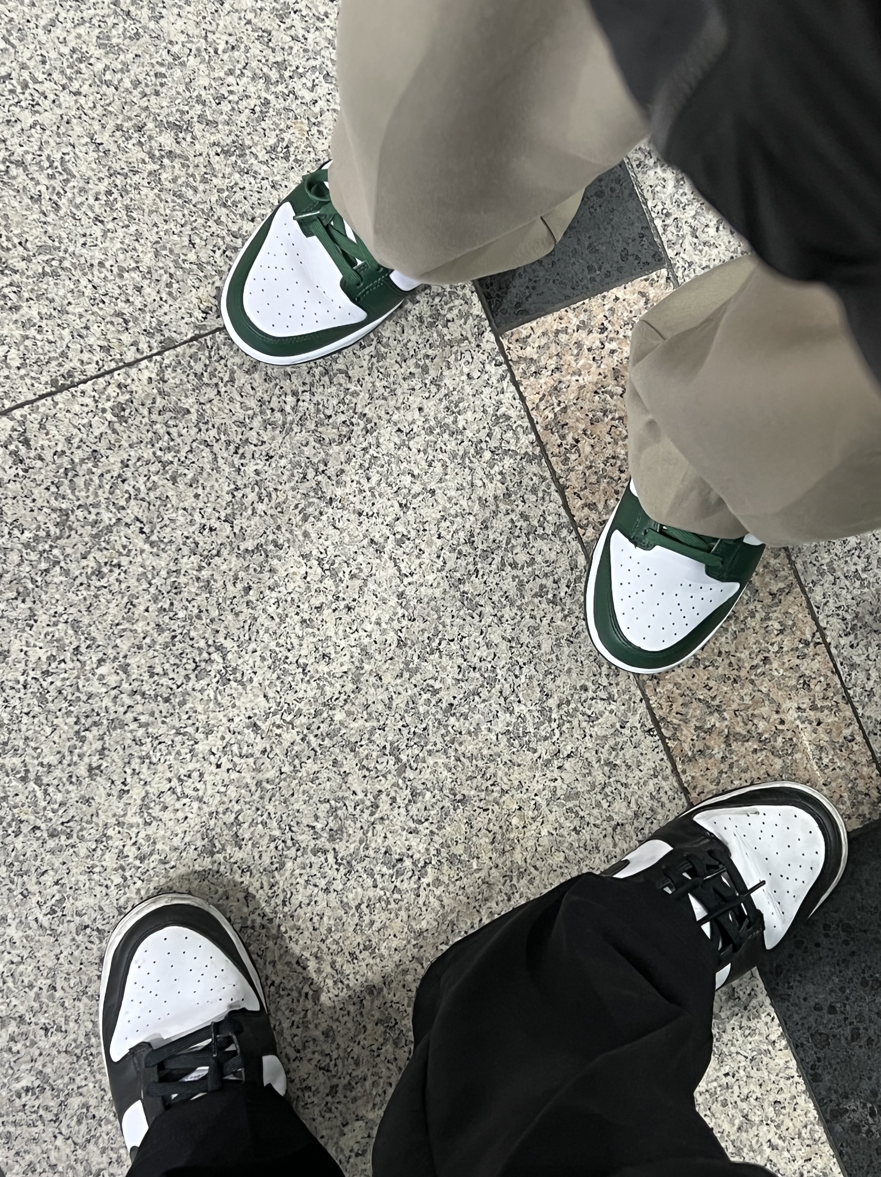 Nike Dunk Low Retro Black, Nike Dunk Low Retro Varsity Green 착용 스타일