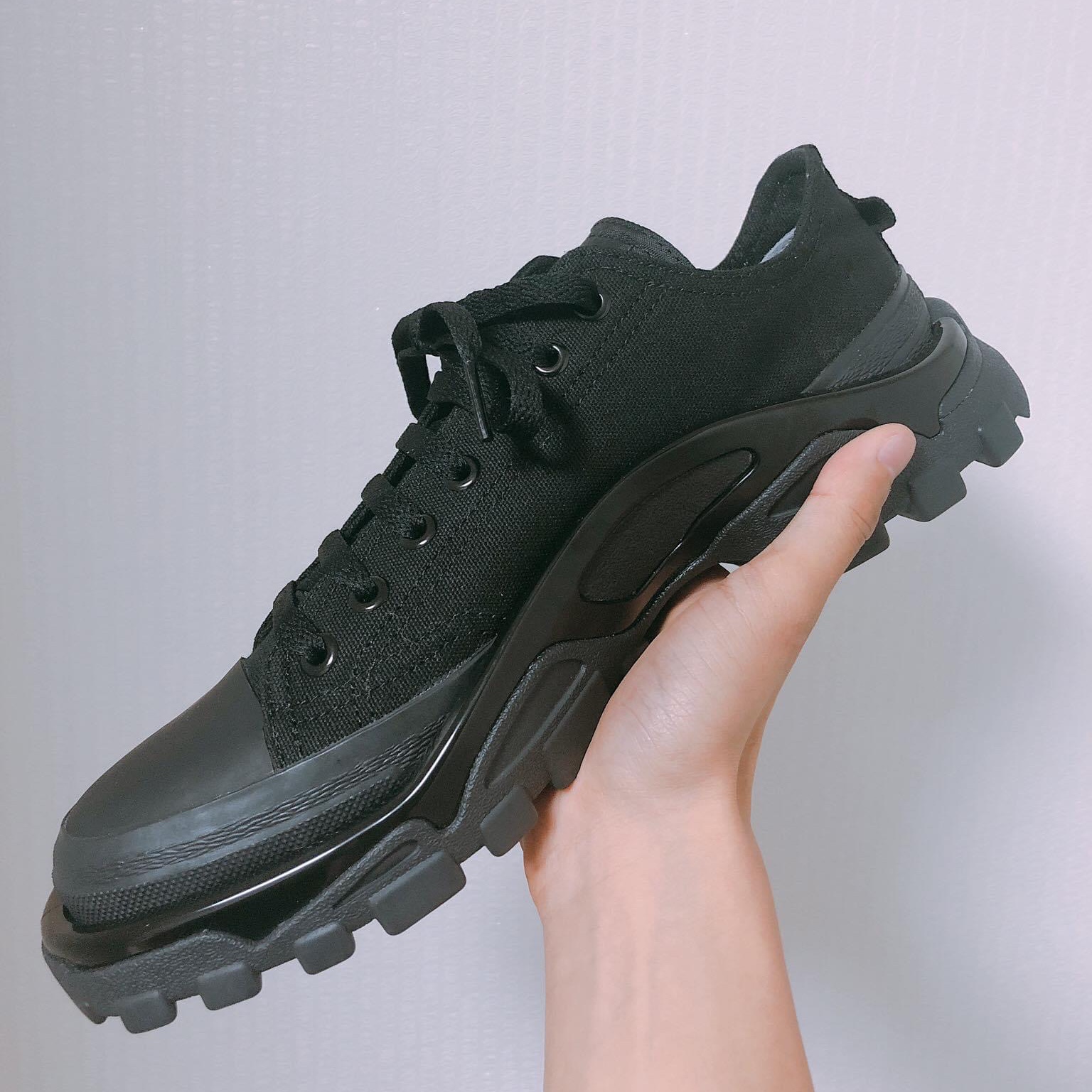 Adidas x Raf Simons New Runner Black 착용 스타일