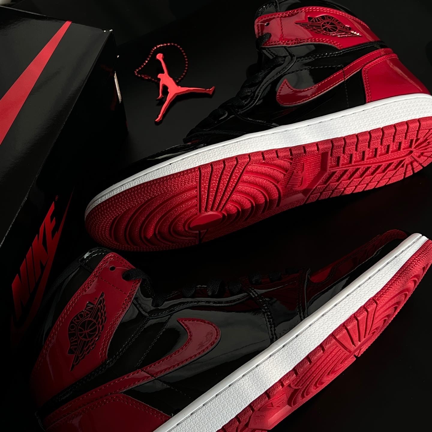 Jordan 1 Retro High OG Patent Bred 착용 스타일 - 2