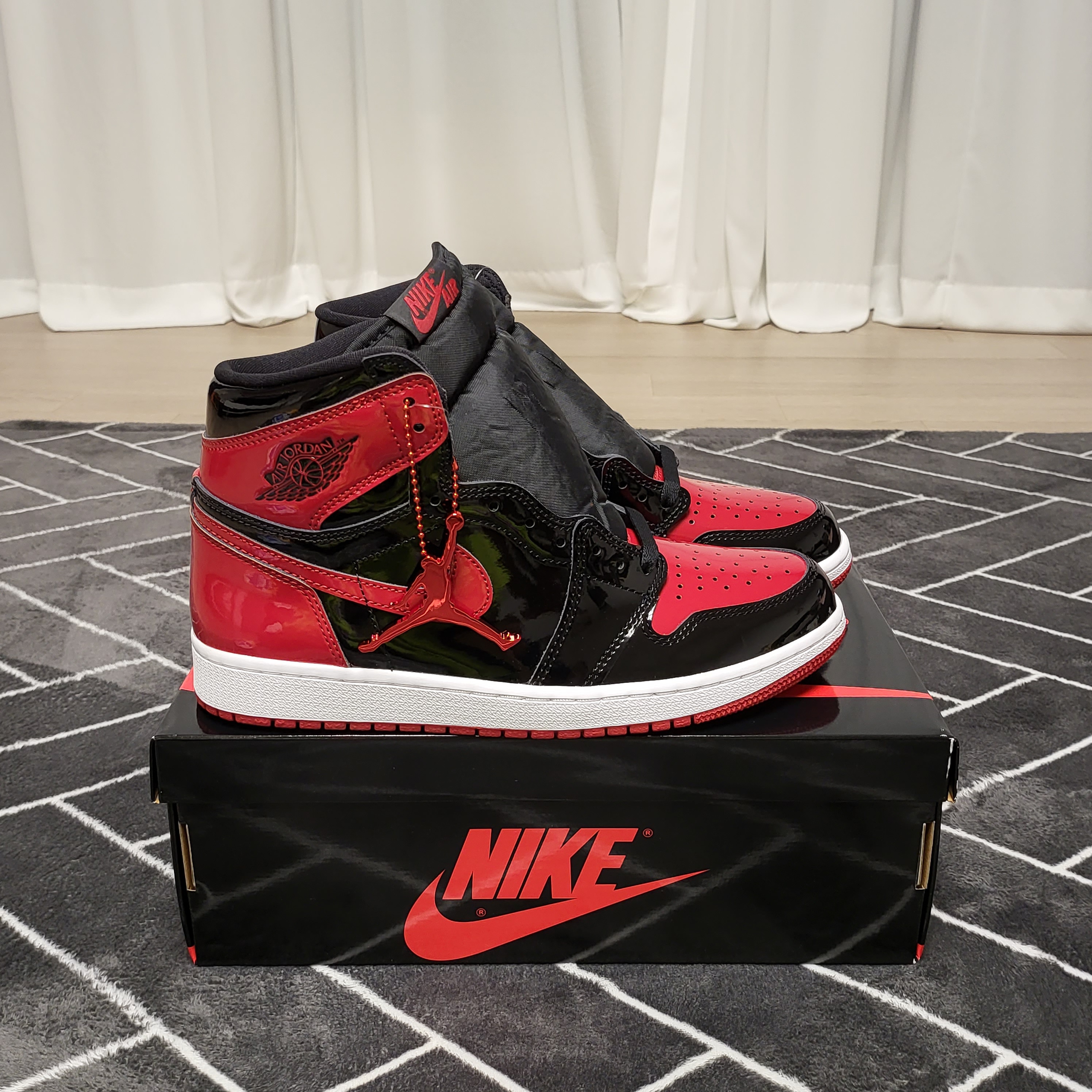 Jordan 1 Retro High OG Patent Bred 착용 스타일 - 2