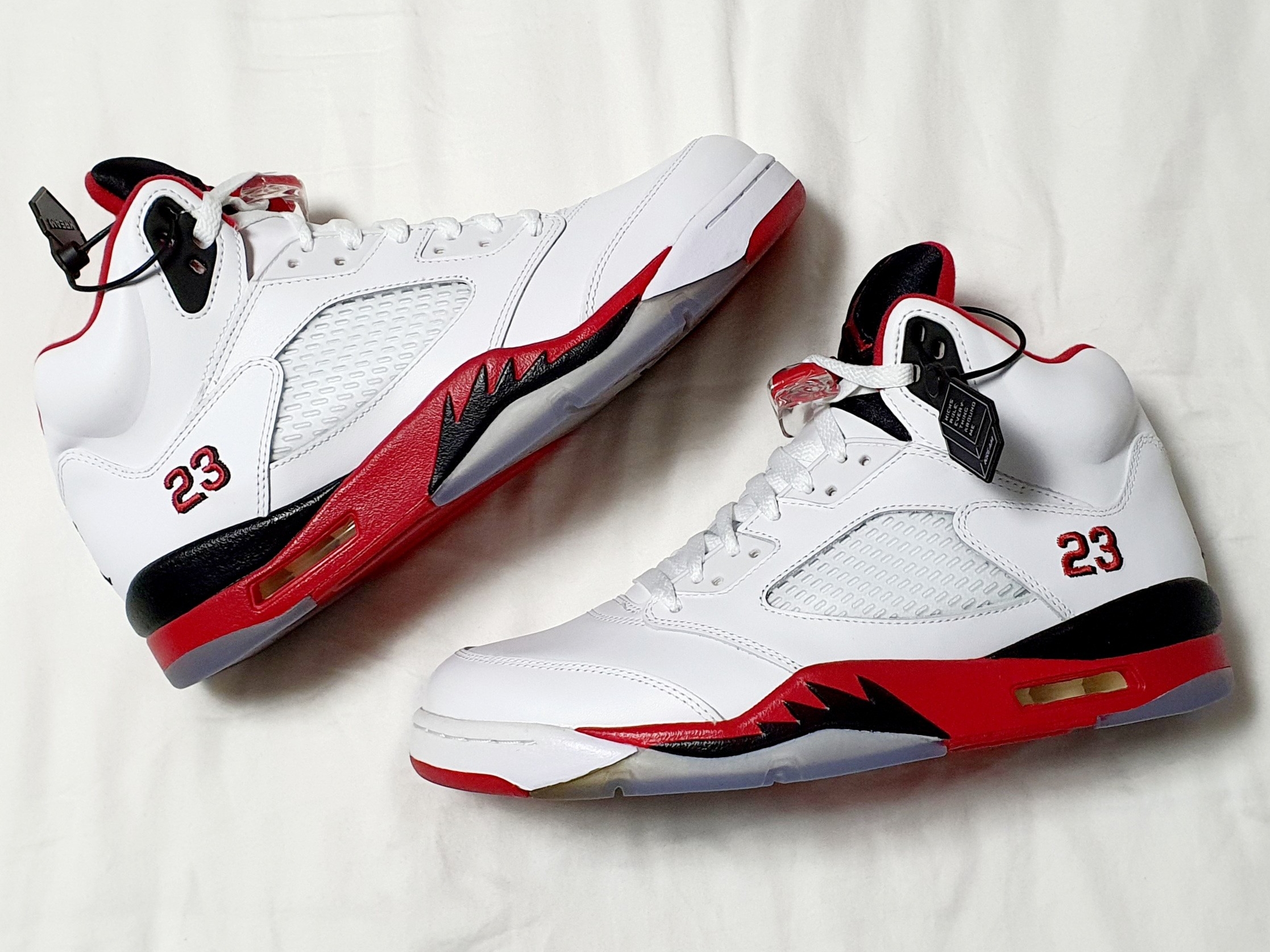 Jordan 5 Retro Fire Red Black Tongue 2013 착용 스타일 - 1