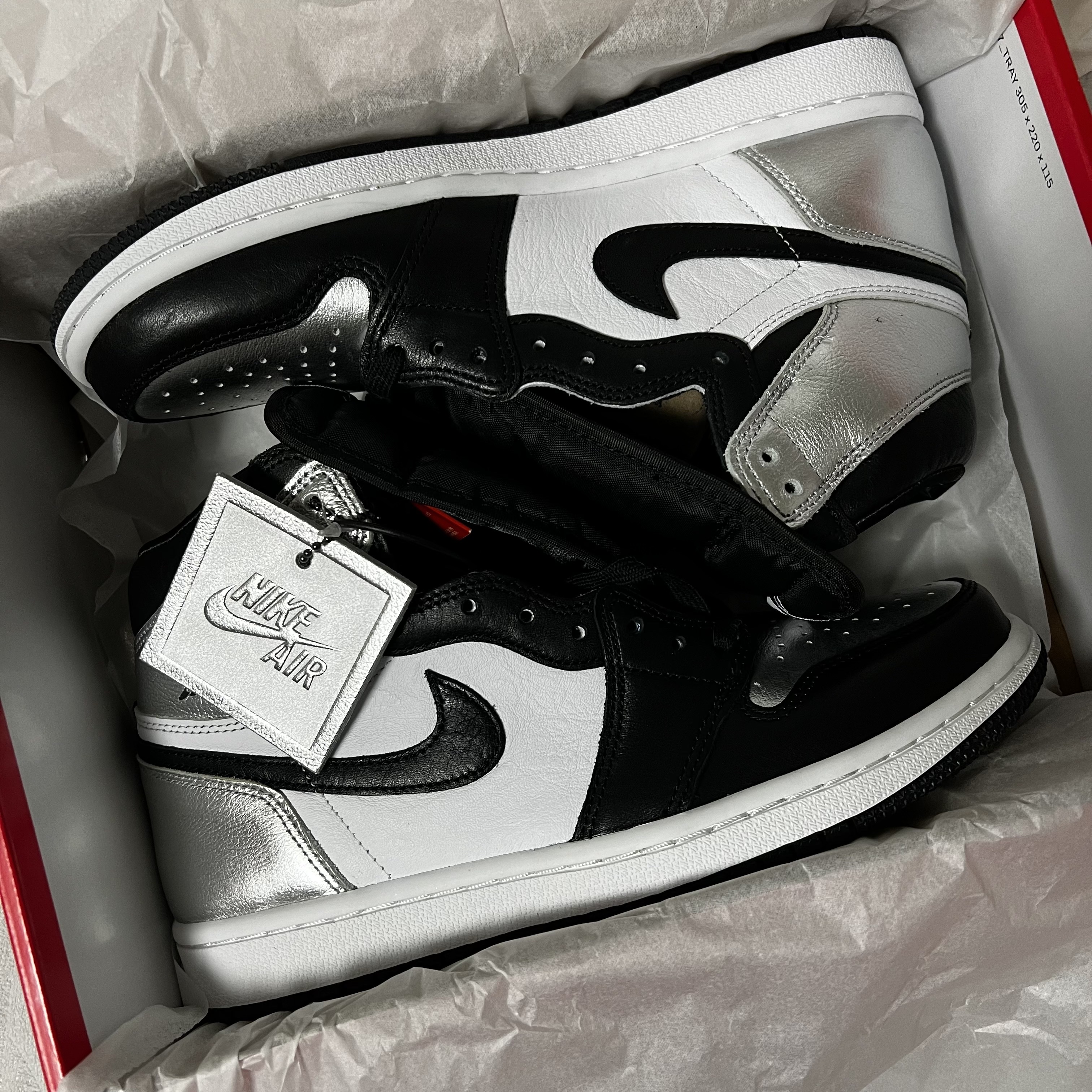 (W) Jordan 1 Retro High OG Silver Toe 착용 스타일