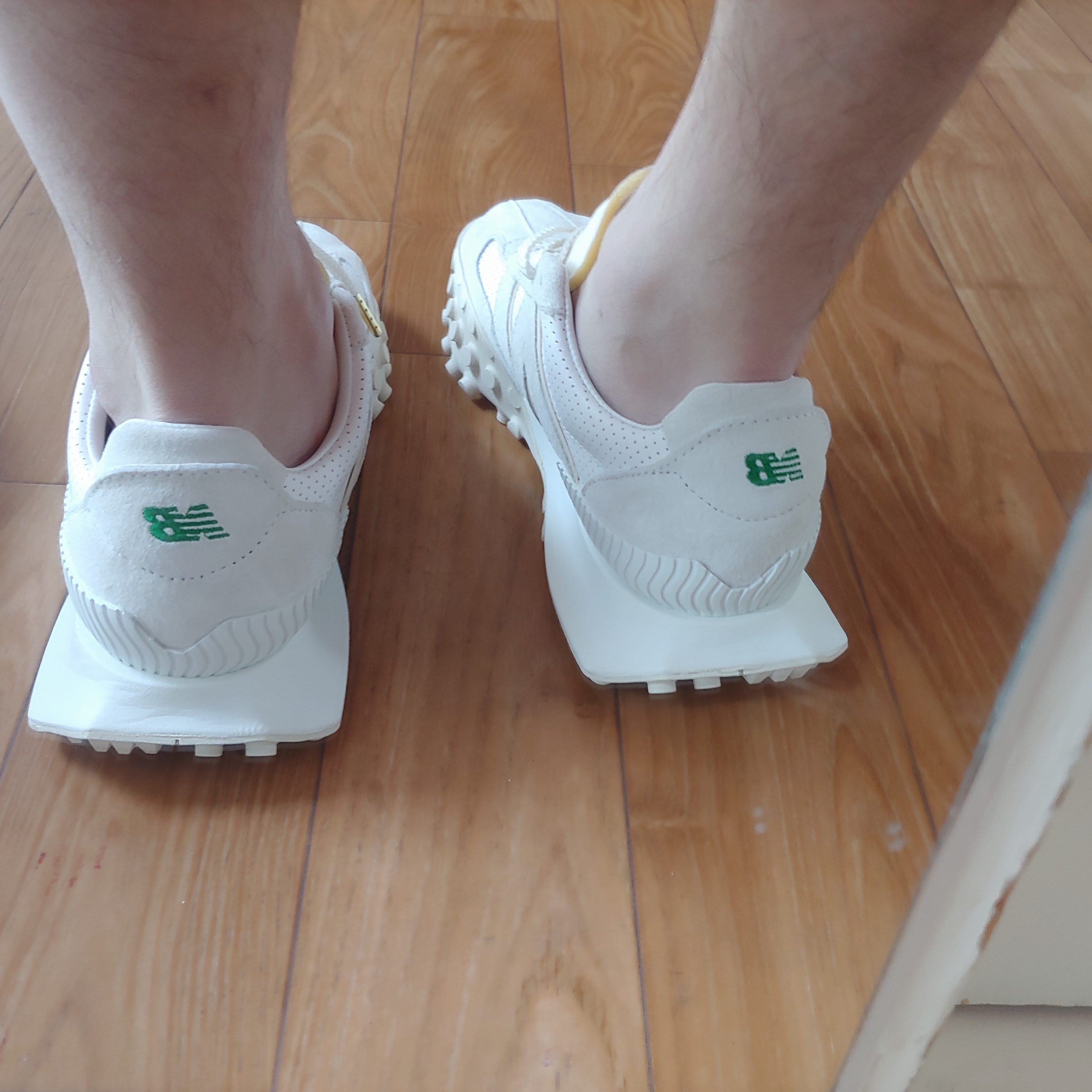 New Balance x Casablanca XC-72 Marshmallow Brilliant White 착용 스타일 - 3