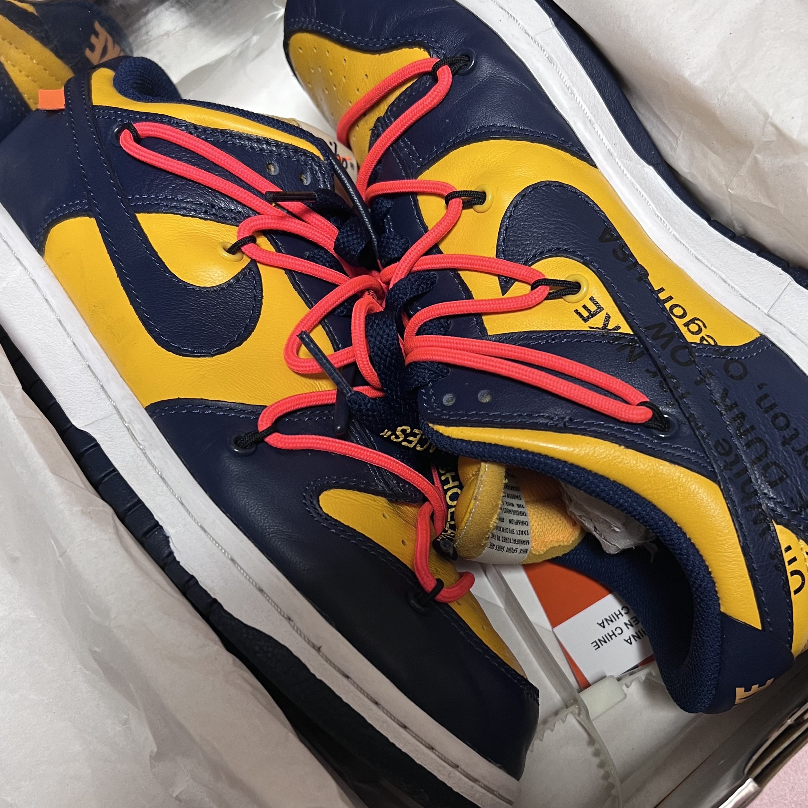 Nike x Off-White Dunk Low University Gold Midnight Navy 착용 스타일