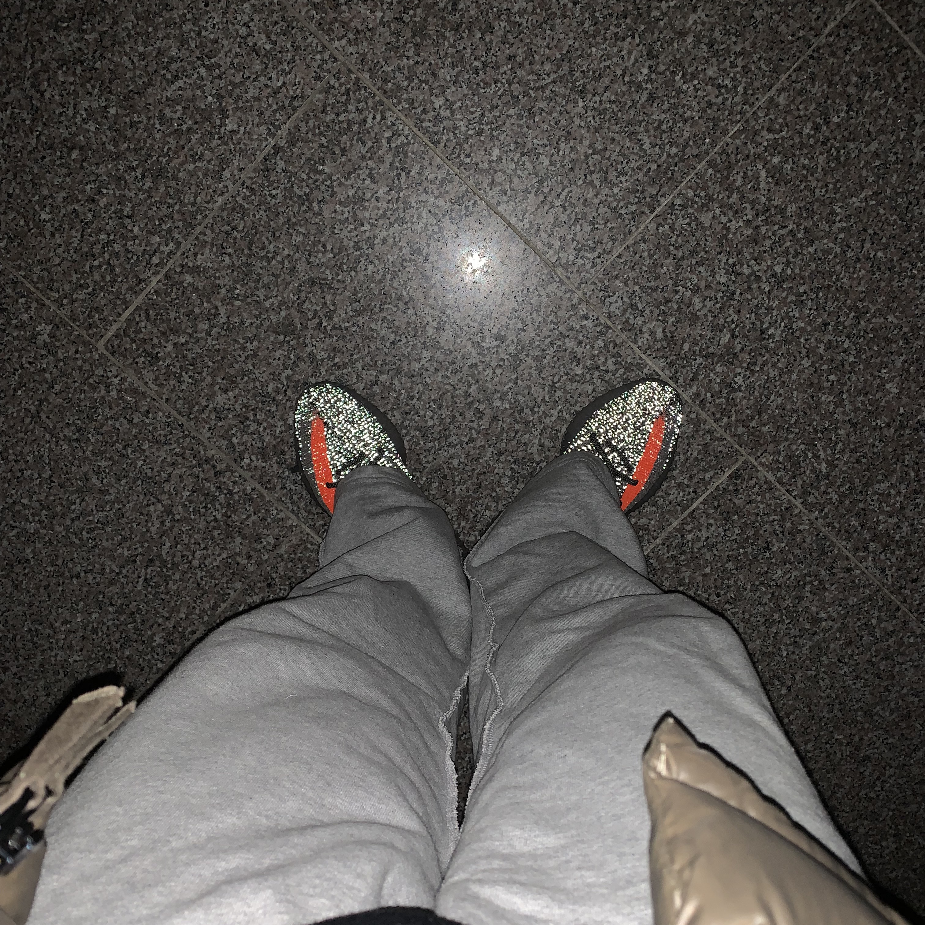 Adidas Yeezy Boost 350 V2 Beluga - Reflective 착용 스타일 - 1