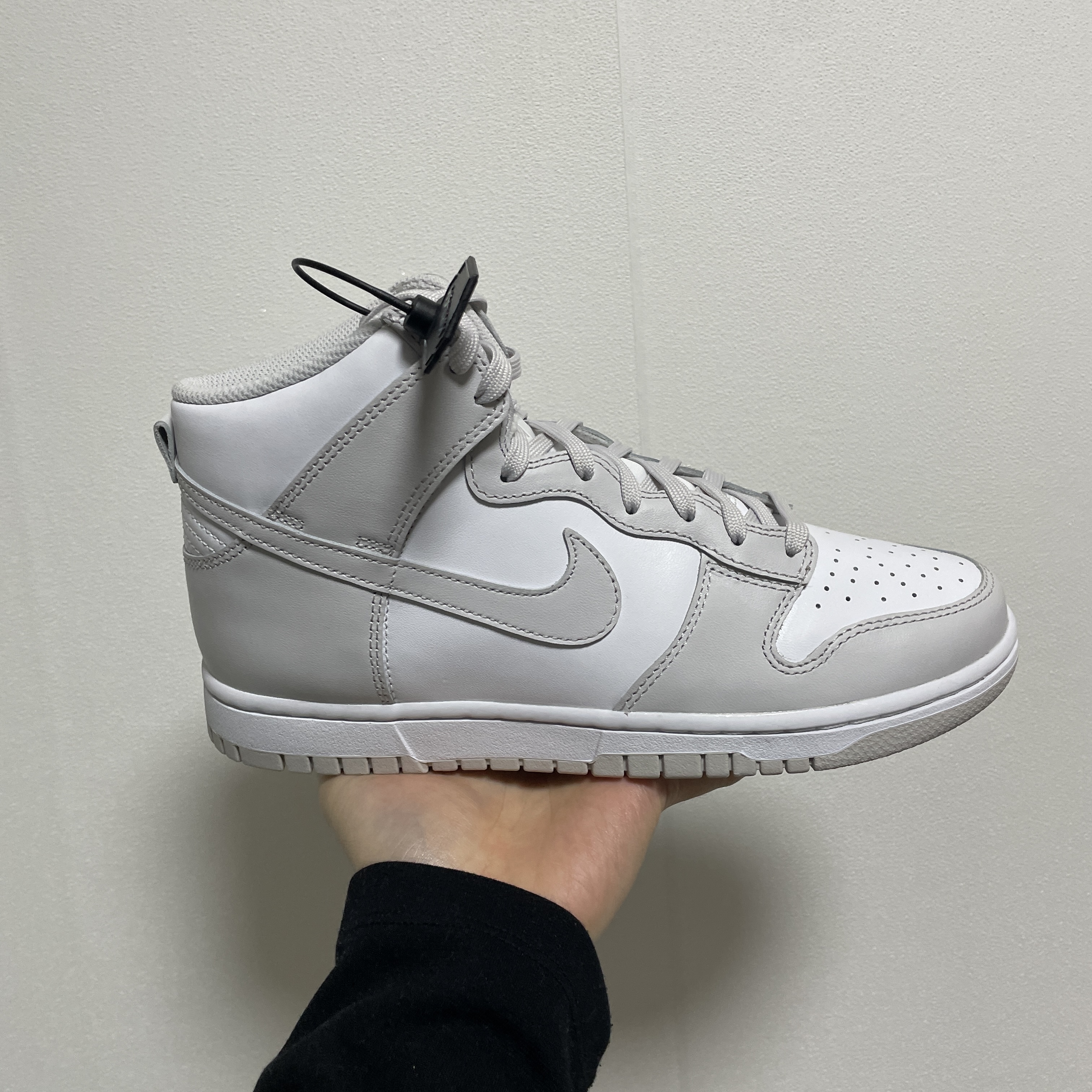 Nike Dunk High Retro Vast Grey 착용 스타일 - 1