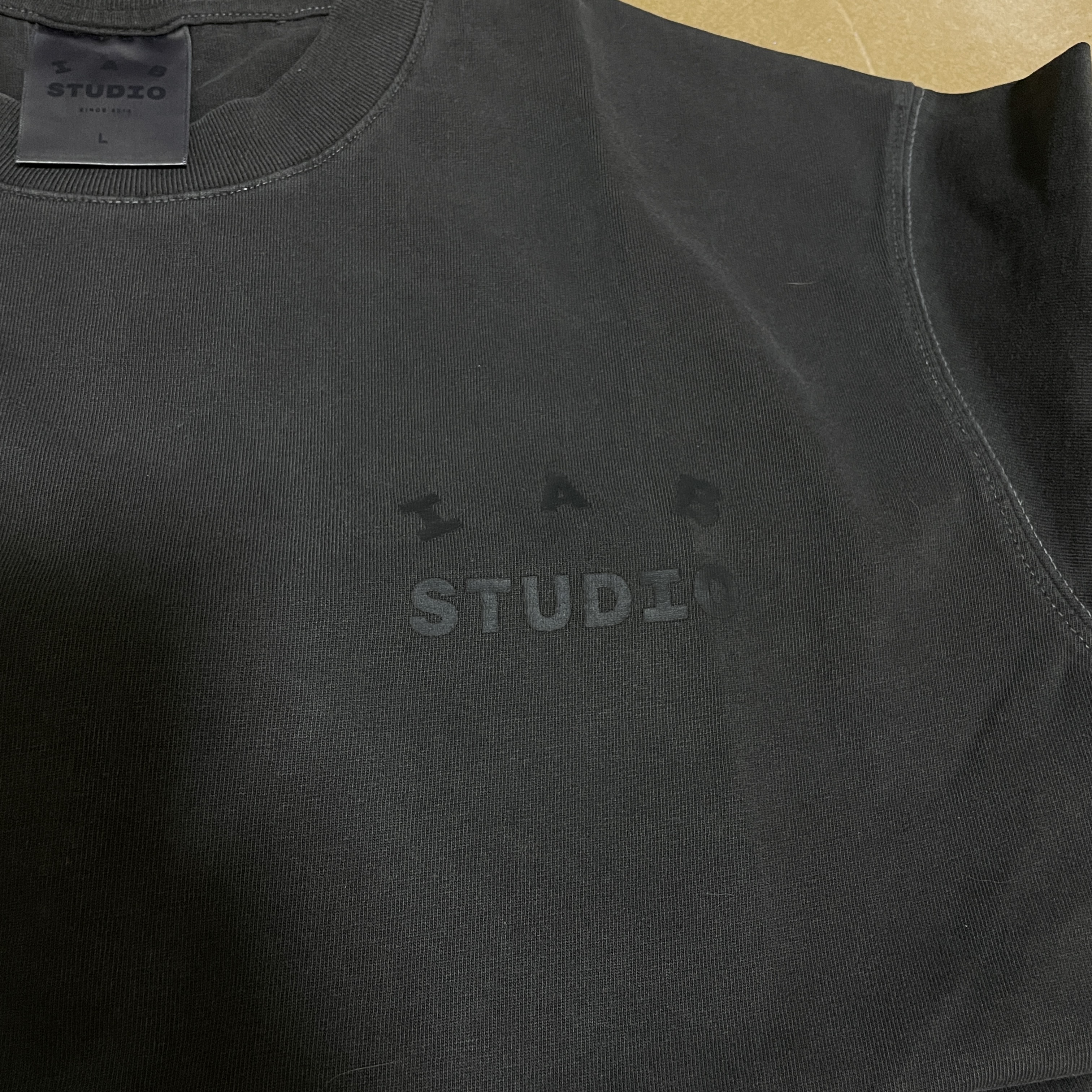 IAB Studio Pigment T-Shirt Black 착용 스타일 - 3