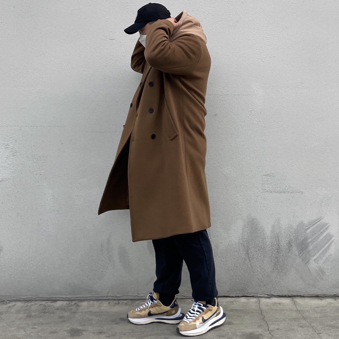 Nike x Sacai VaporWaffle Sesame and Blue Void 착용 스타일