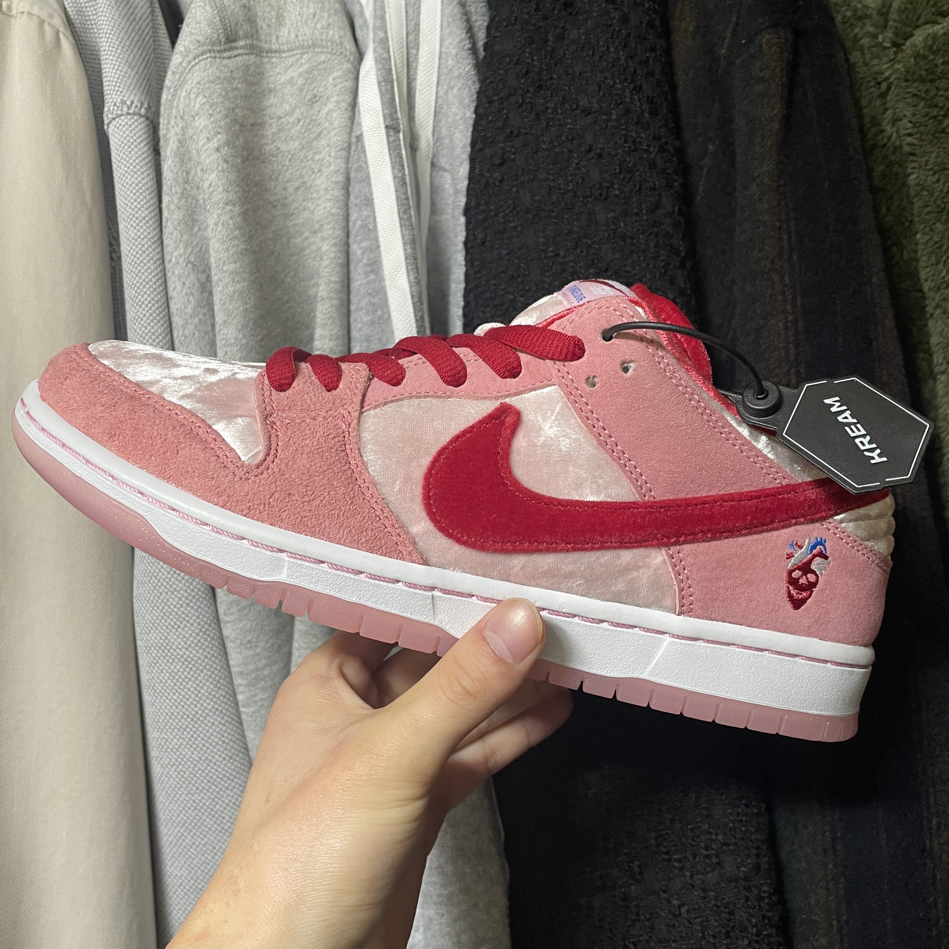 Nike x StrangeLove SB Dunk Low Pink (Regular Box) 착용 스타일
