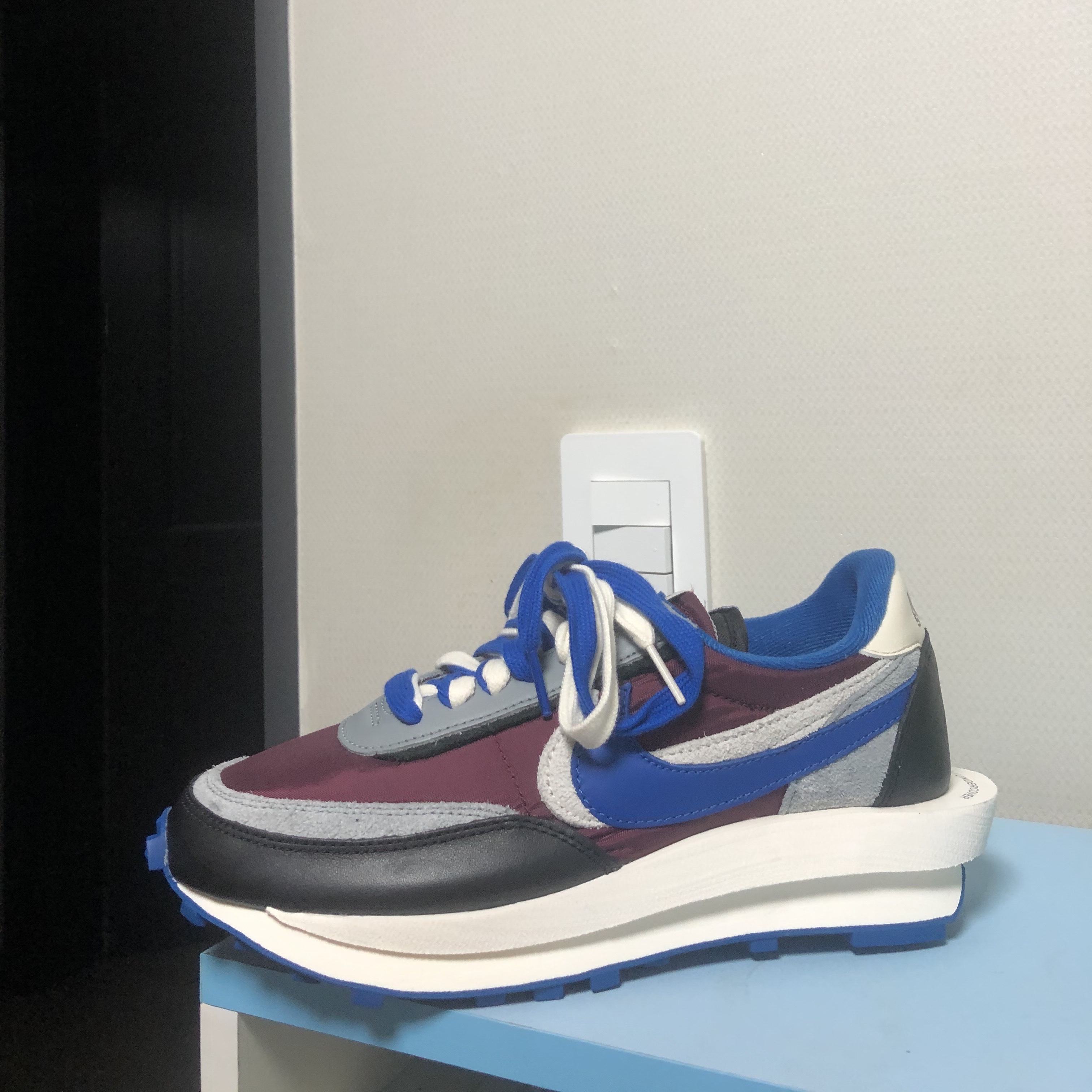 Nike x Sacai x Undercover LDWaffle Night Maroon Team Royal 착용 스타일