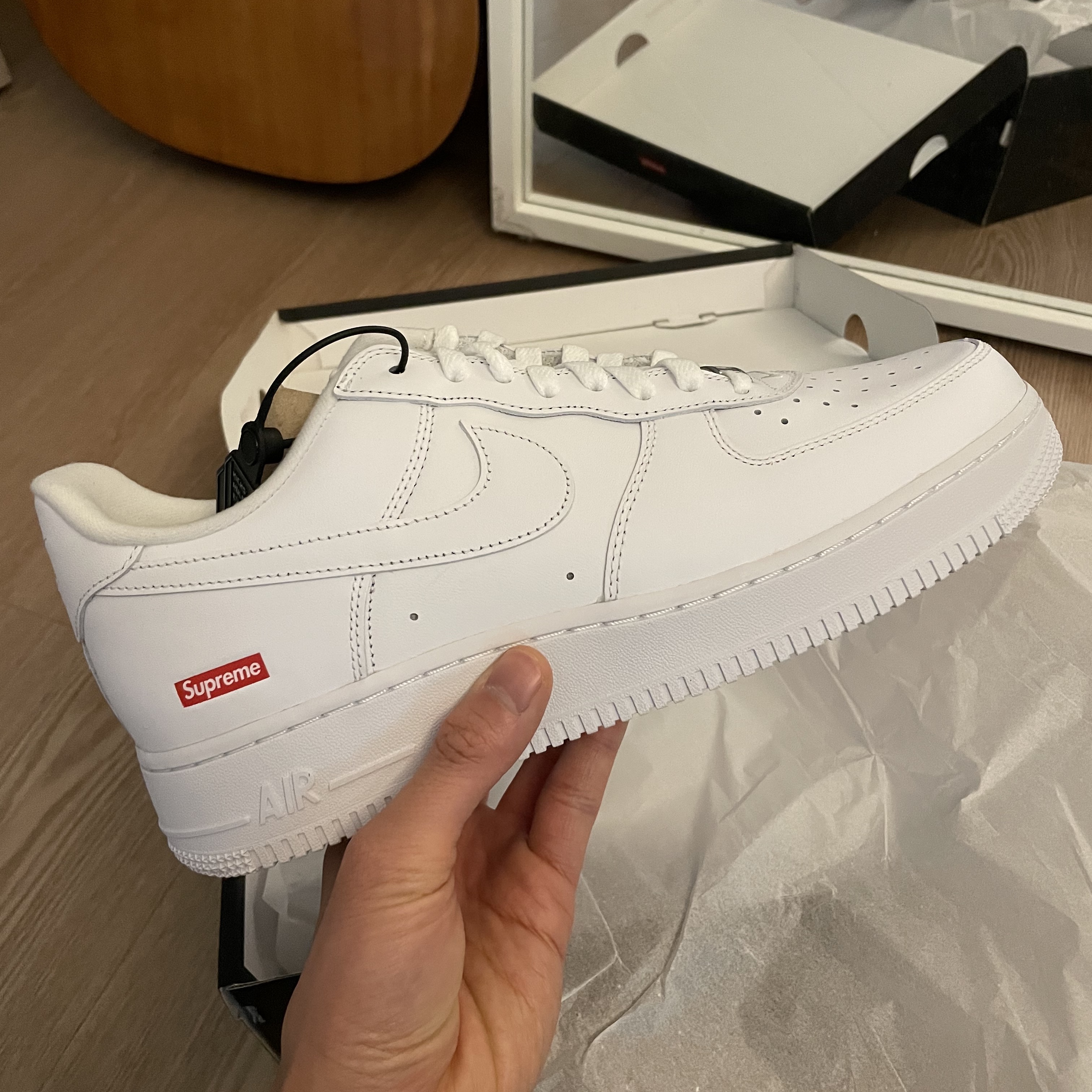 Nike x Supreme Air Force 1 Low White 착용 스타일 - 1