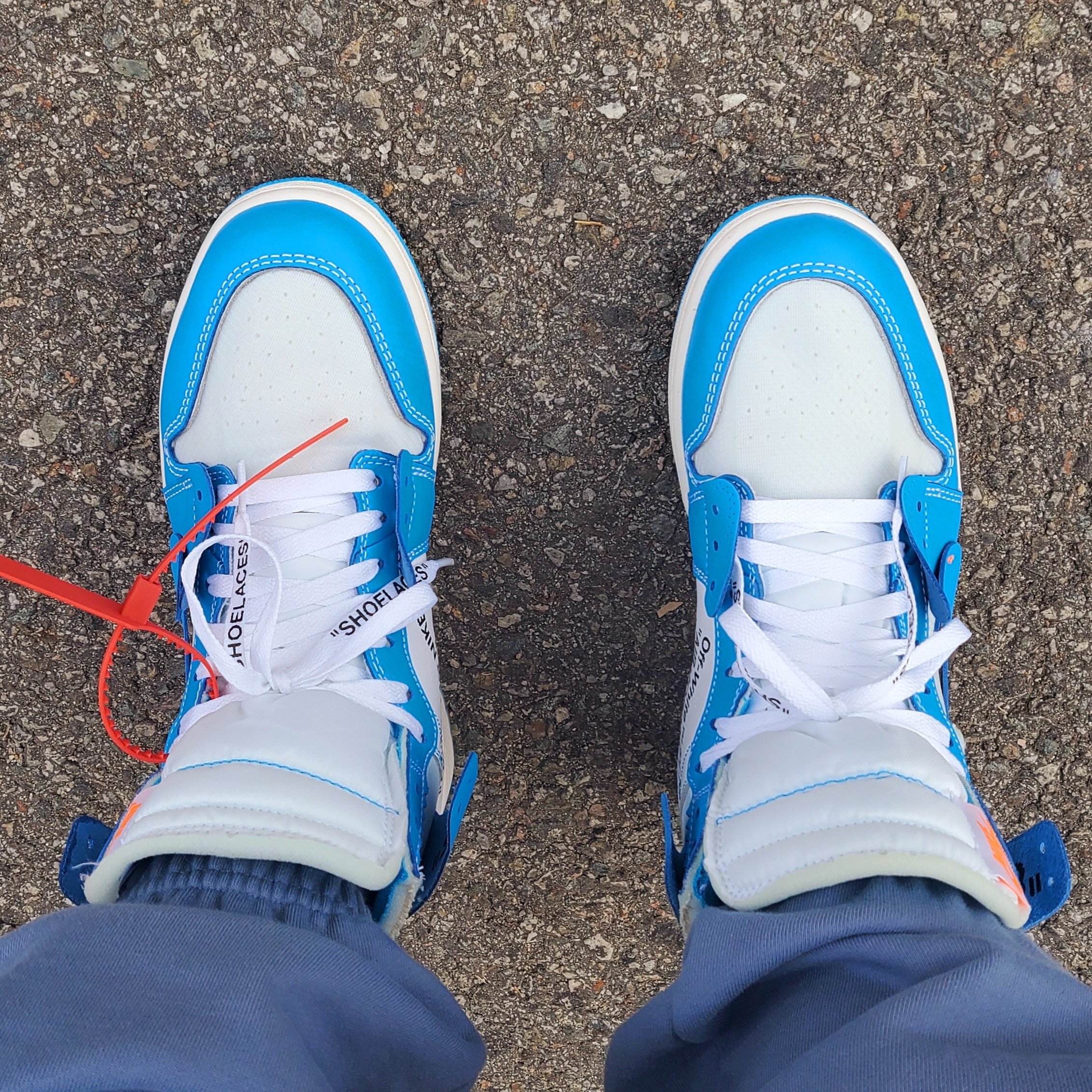 Jordan 1 x Off-White Retro High University Blue 착용 스타일 - 2
