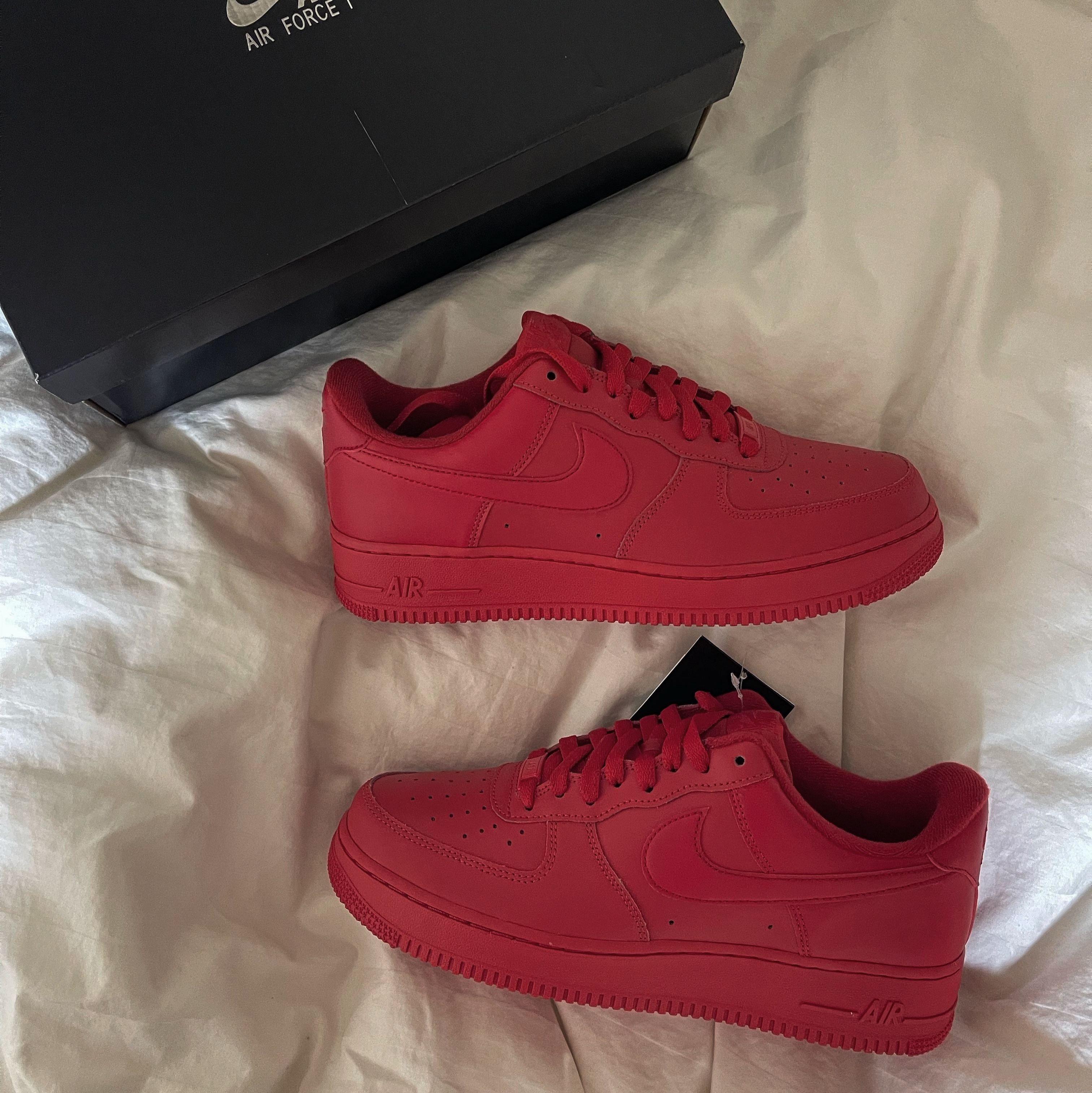 Nike Air Force 1 '07 LV8 Low 1 Triple Red 착용 스타일