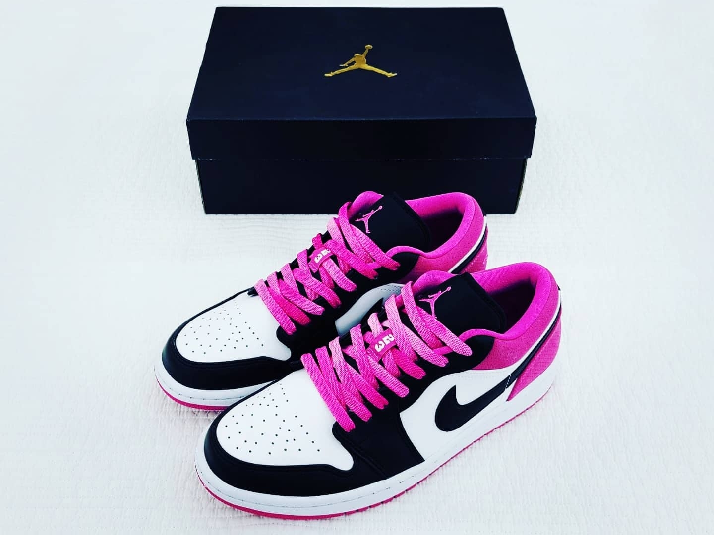 Jordan 1 Low SE Fuchsia 착용 스타일 - 1