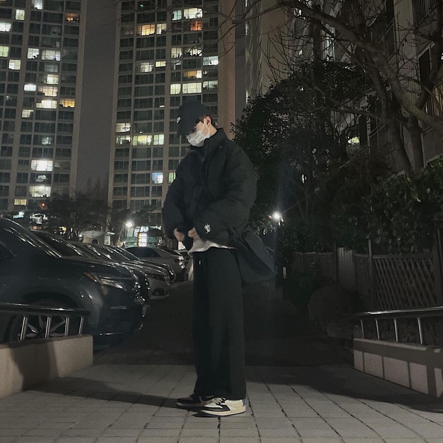 Jordan 1 x Travis Scott x Fragment Retro Low OG SP Military Blue, Stussy Ripstop Down Puffer Jacket Black 착용 스타일 - 1