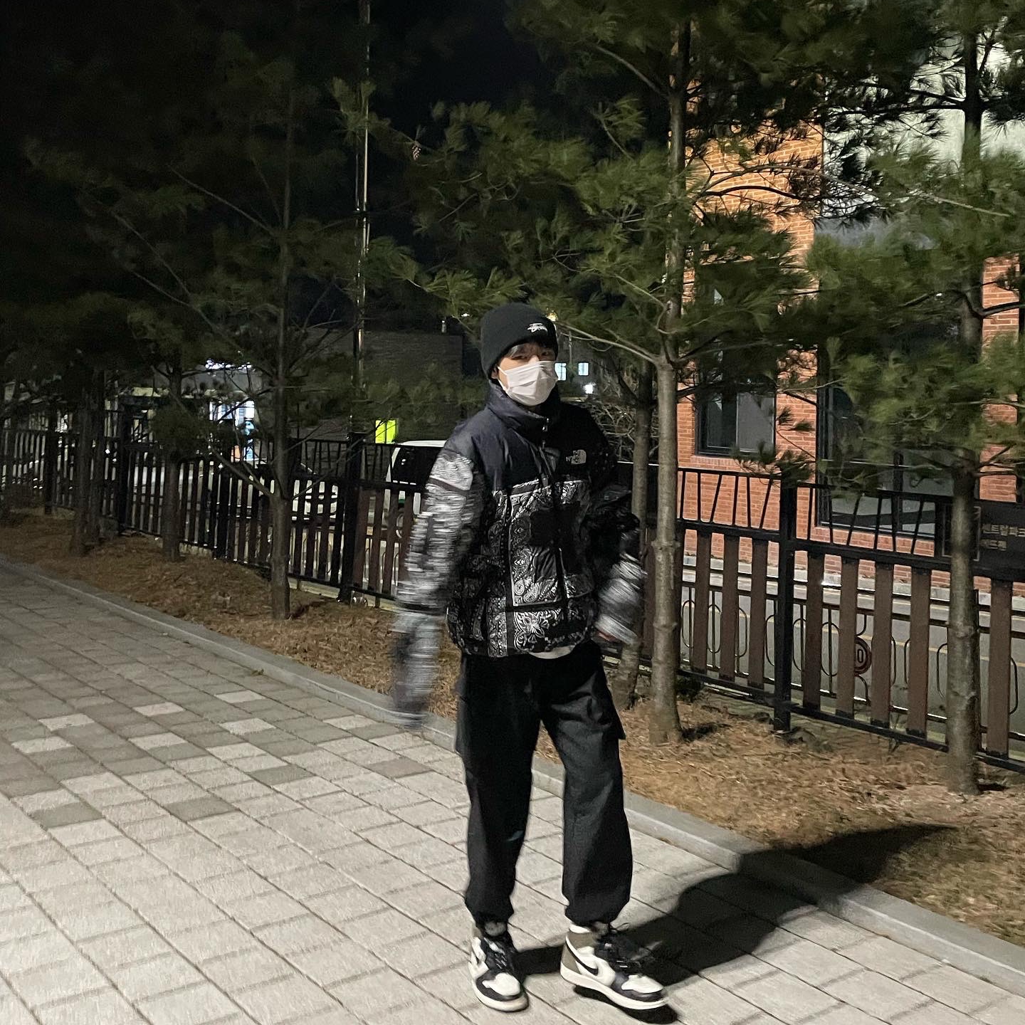 Jordan 1 Retro High OG Black Mocha, The North Face 1996 Novelty Nuptse Jacket Real Black - 21FW 착용 스타일 - 1