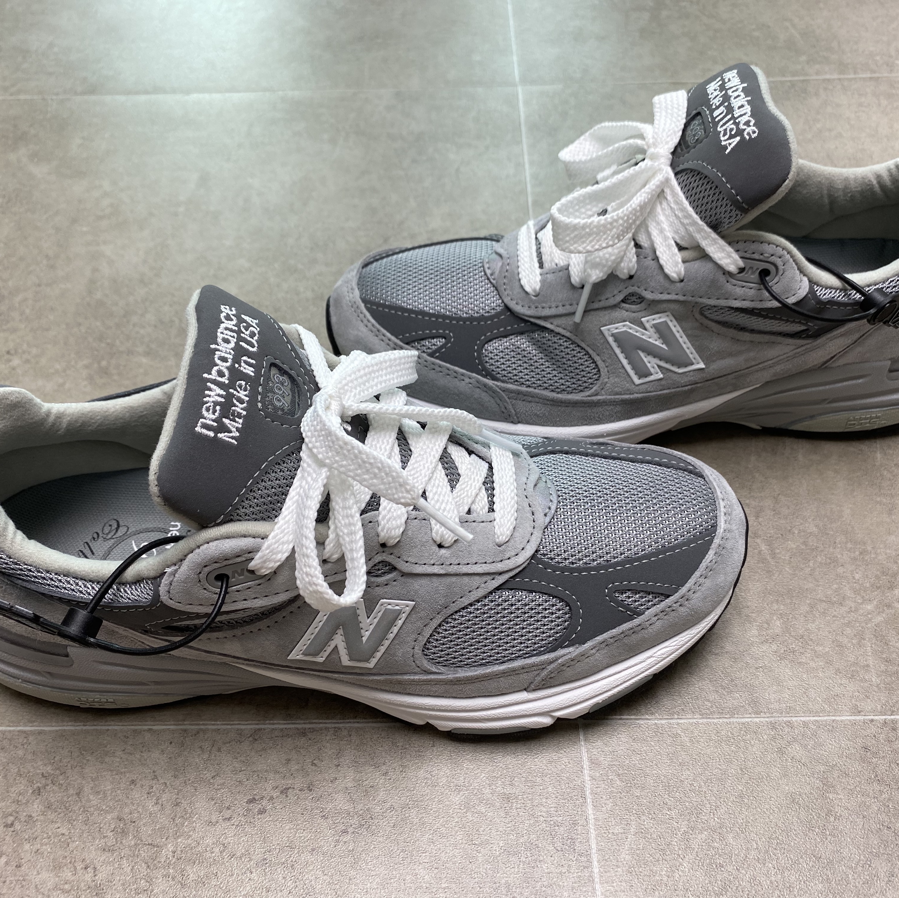 (W) New Balance 993 Made in USA Grey - B Standard 착용 스타일 - 2