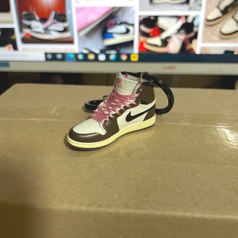 Jordan 1 x Travis Scott Retro High OG SP Mocha 착용 스타일 - 3