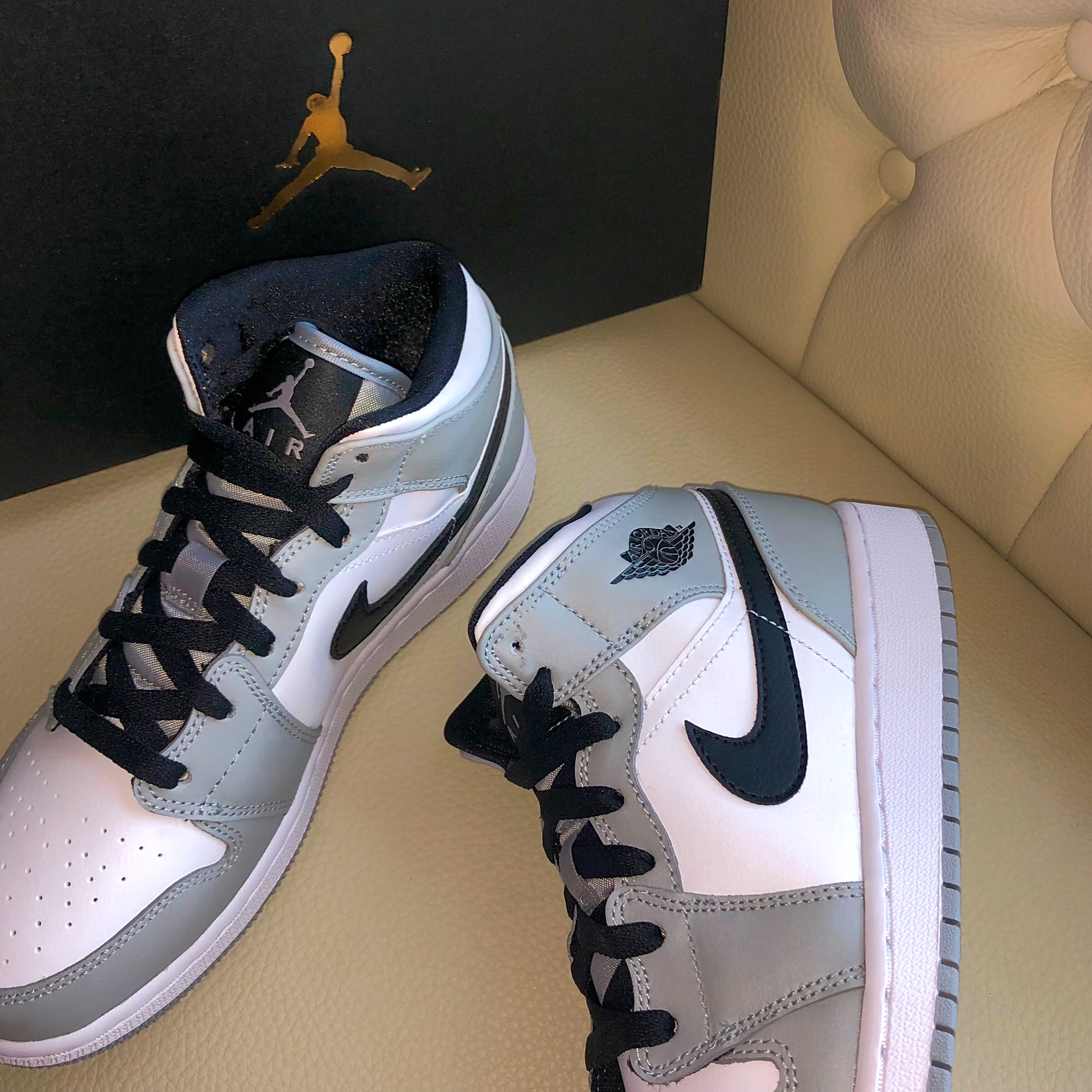 (GS) Jordan 1 Mid Light Smoke Grey 착용 스타일 - 2