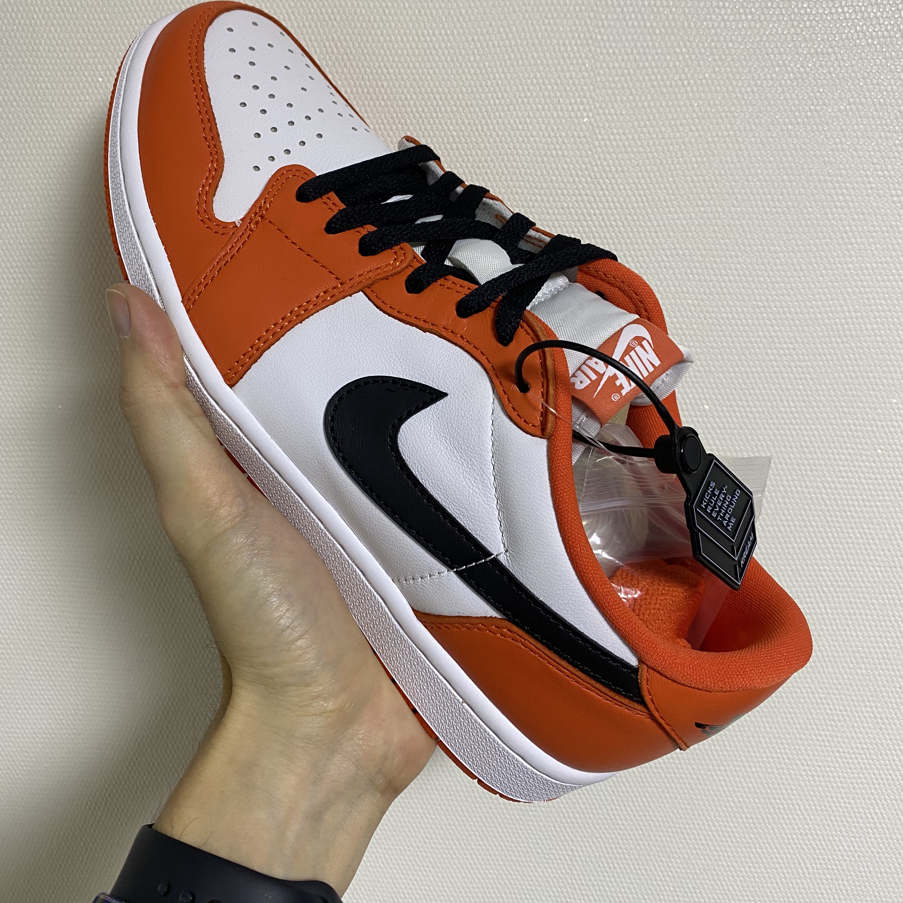 Jordan 1 Low OG Starfish 착용 스타일