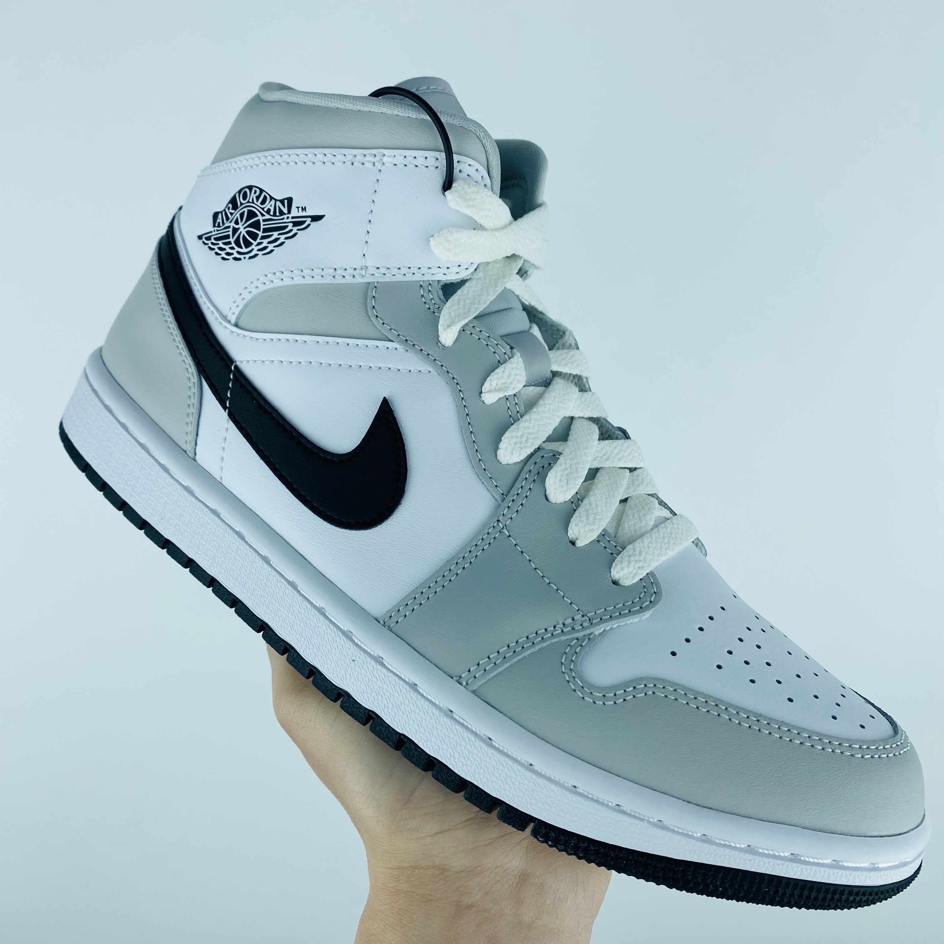 (W) Jordan 1 Mid Grey Fog 착용 스타일 - 1