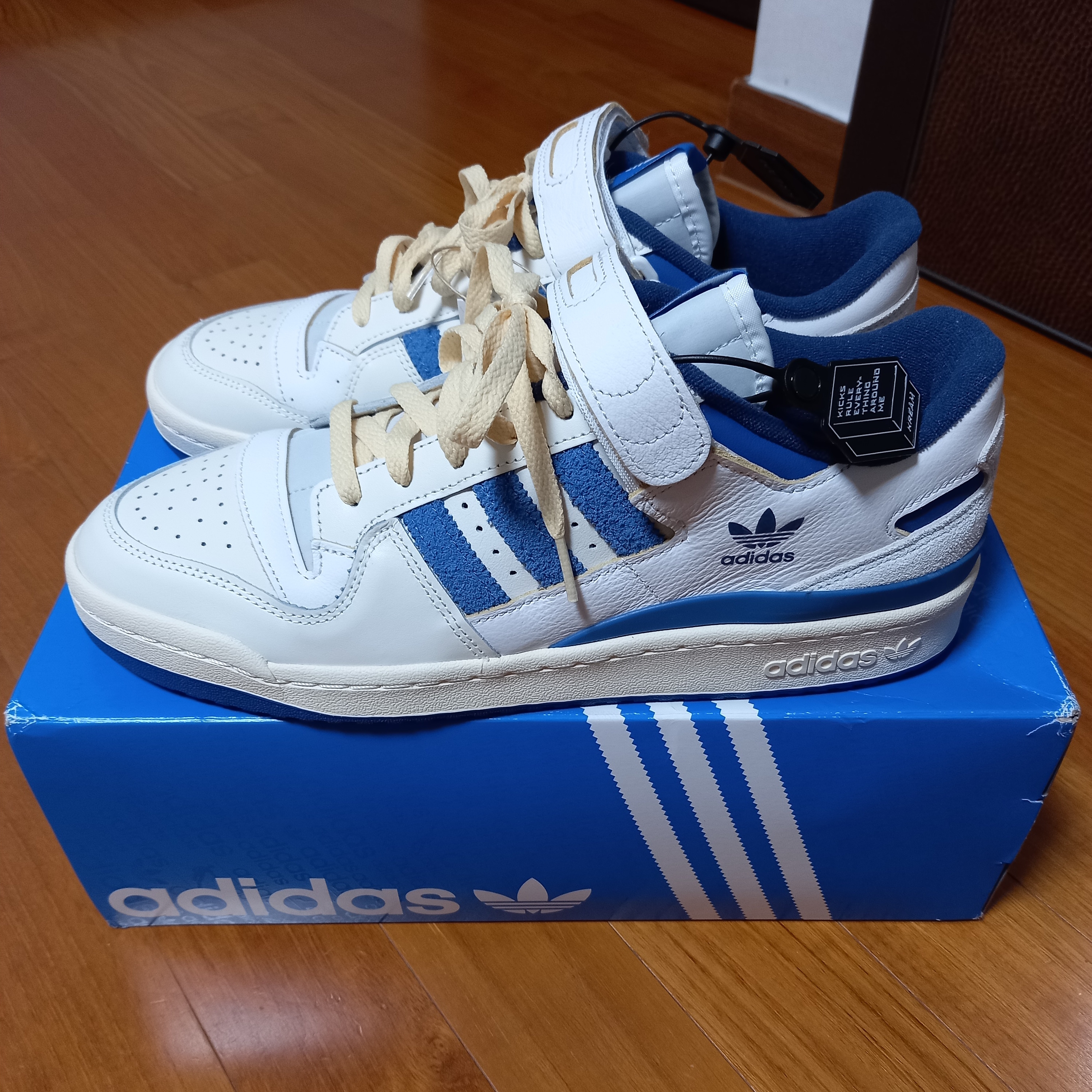 Adidas OG Forum 84 Low Blue Thread 착용 스타일